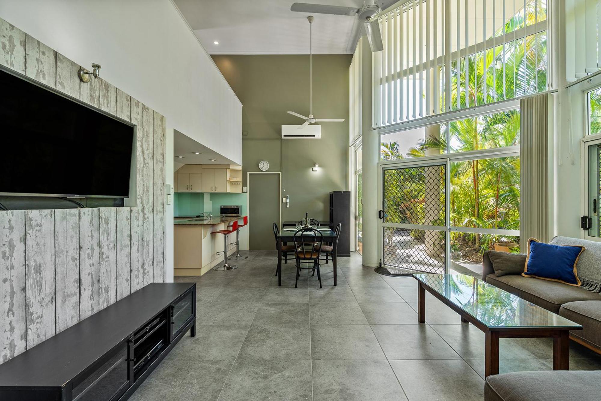 Deluxe 1 Bedroom Townhouse with Courtyard photo 3