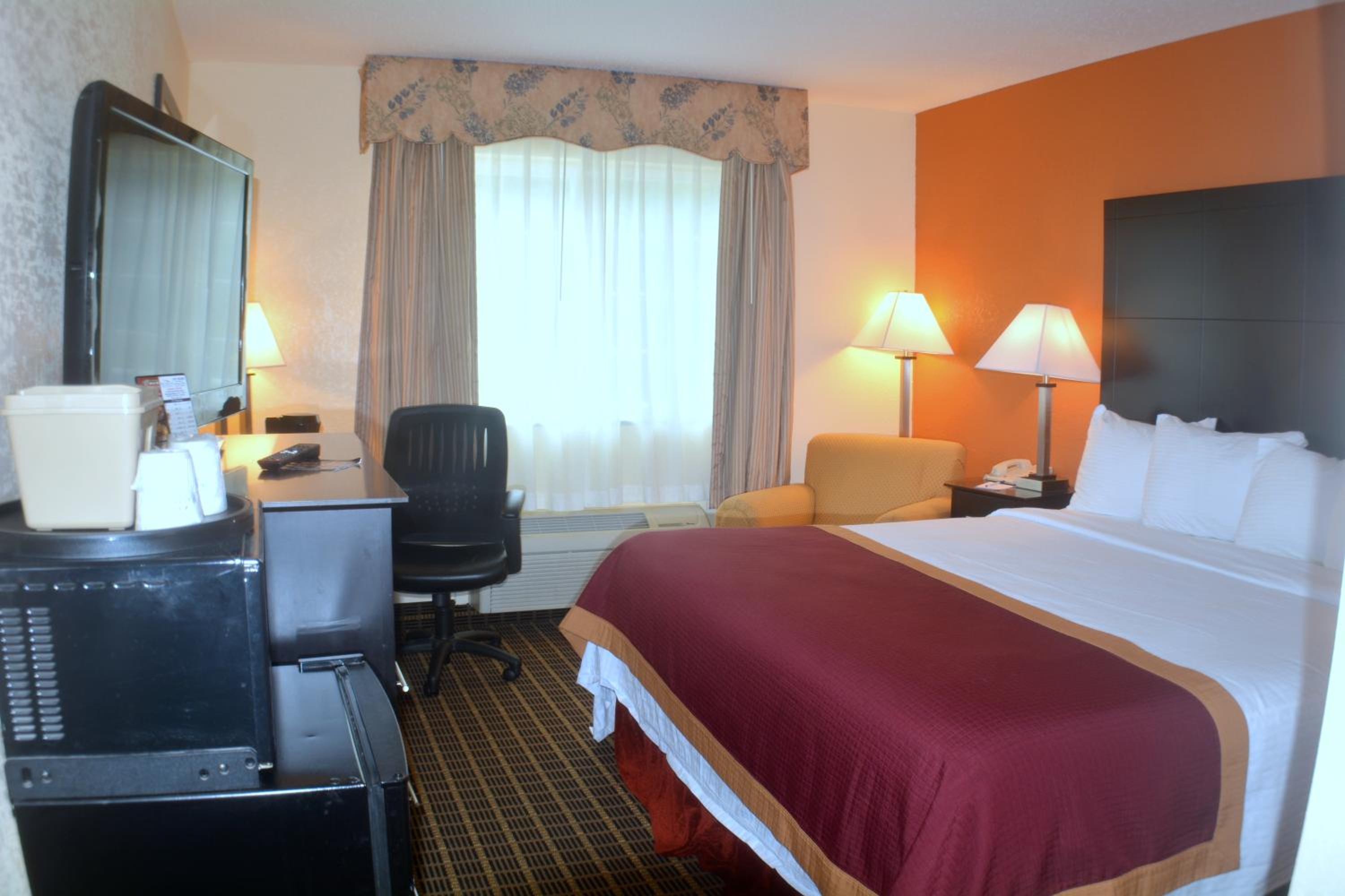 King Room - Non-Smoking - Photo 1