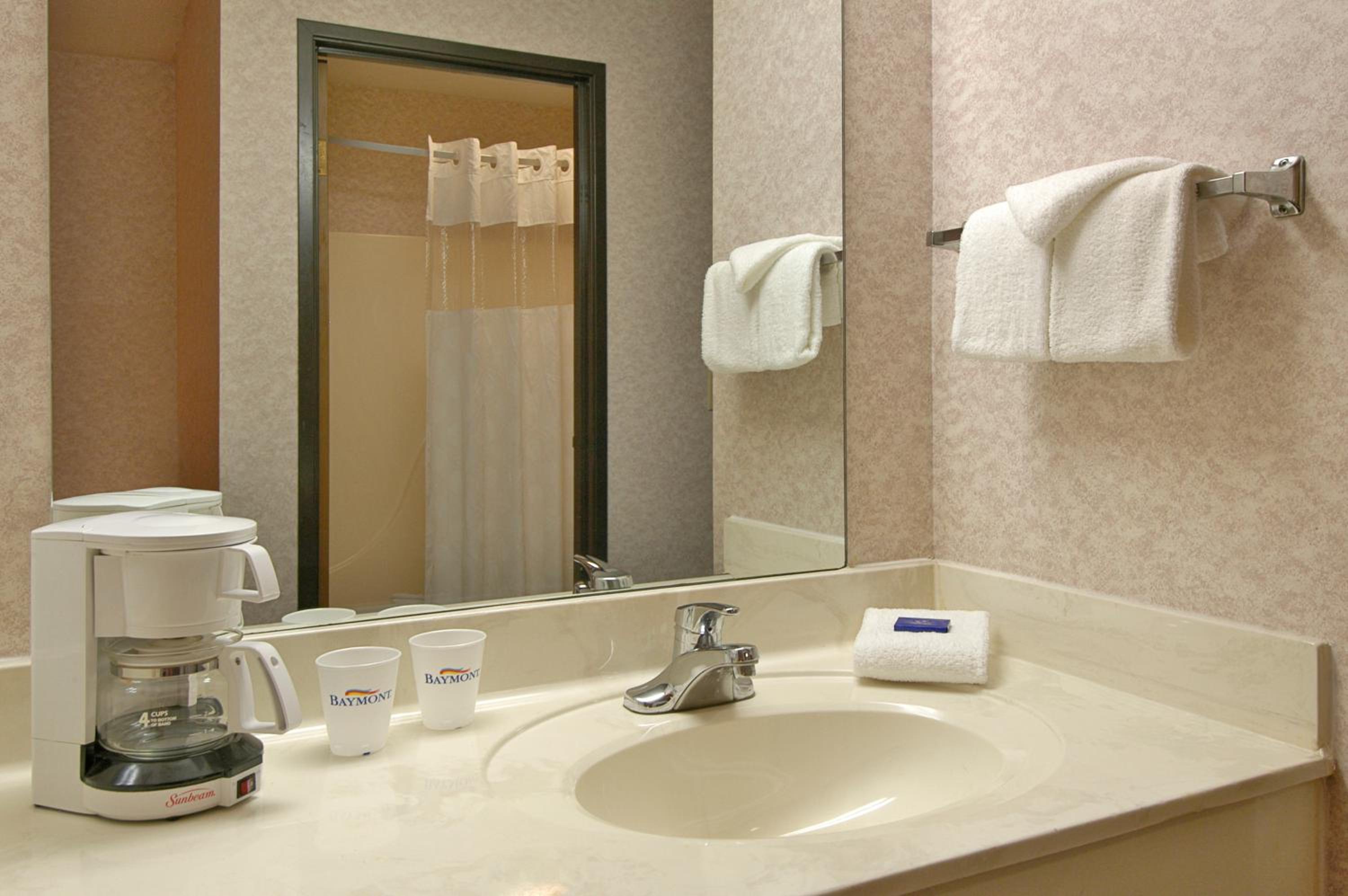 King Room - Non-Smoking - Photo 2