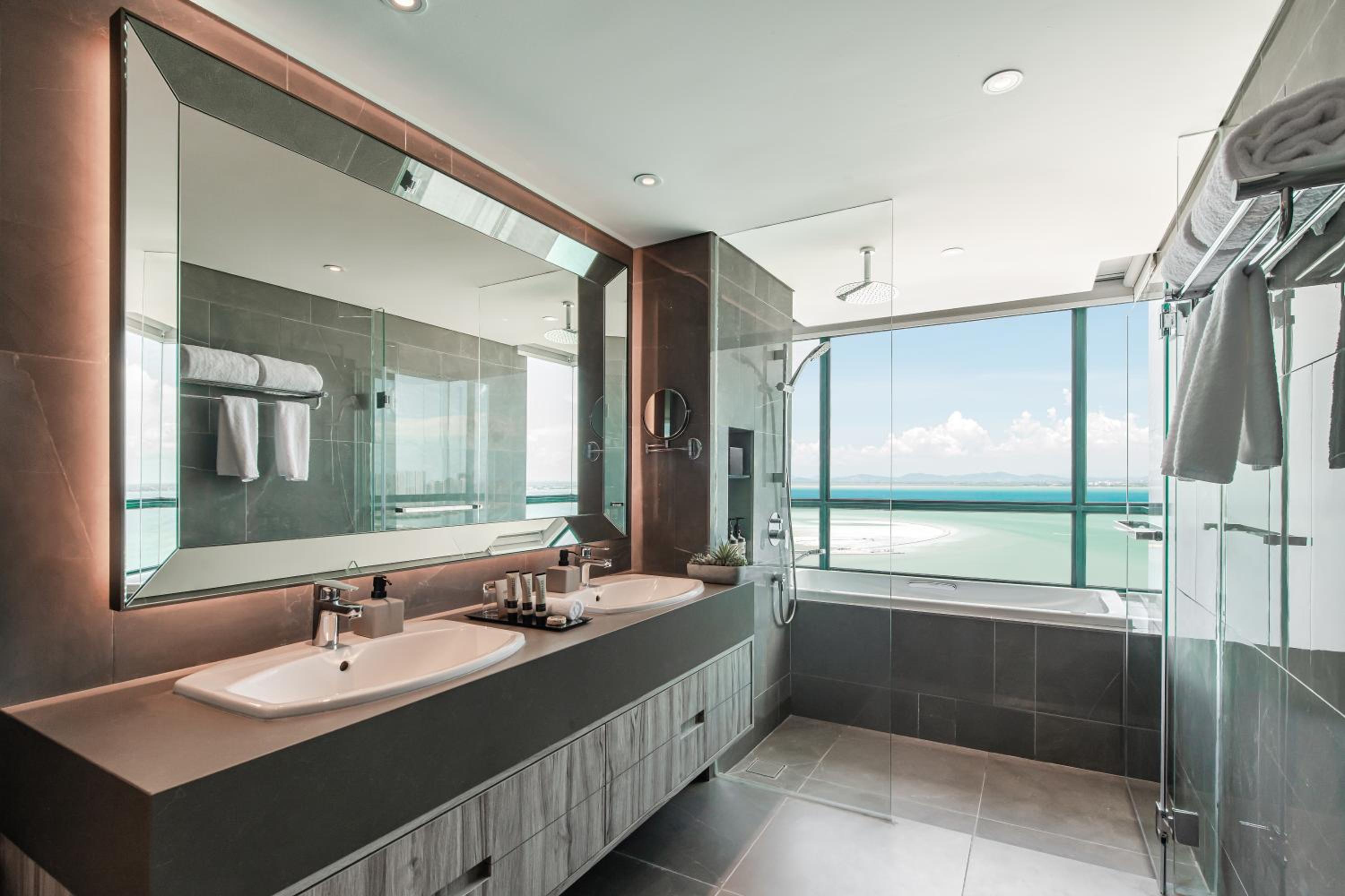 1 Bedroom Premier Sea View - Photo 3