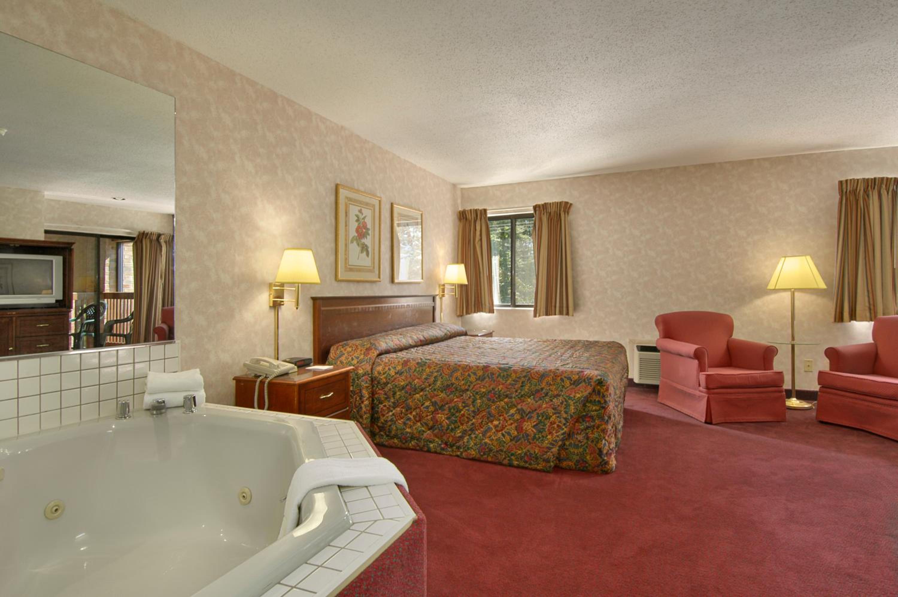 King Studio Suite - Non-Smoking - Photo 3