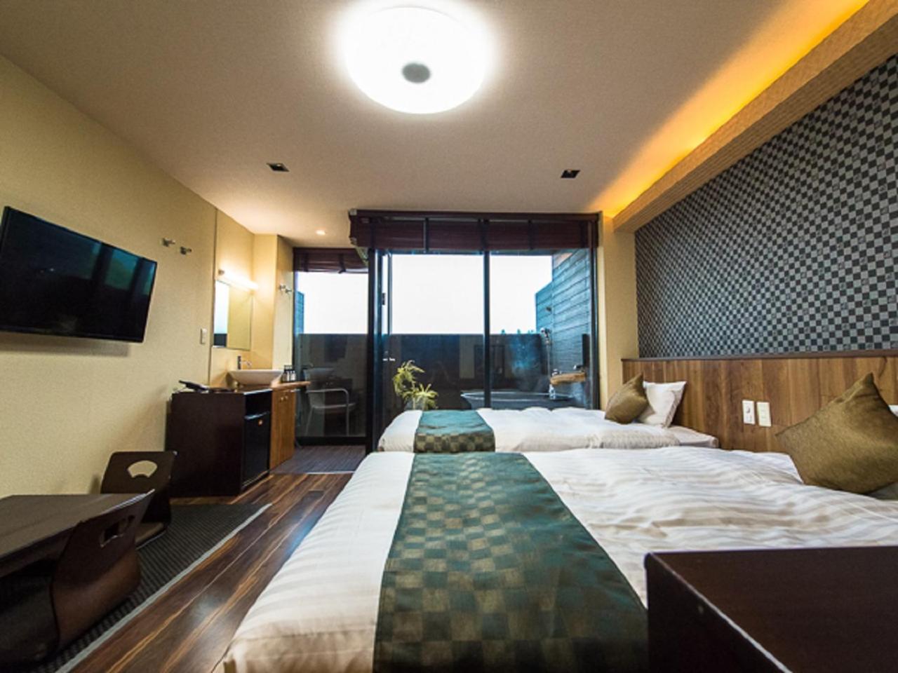 Modern Deluxe Room with Open-Air Bath photo 3