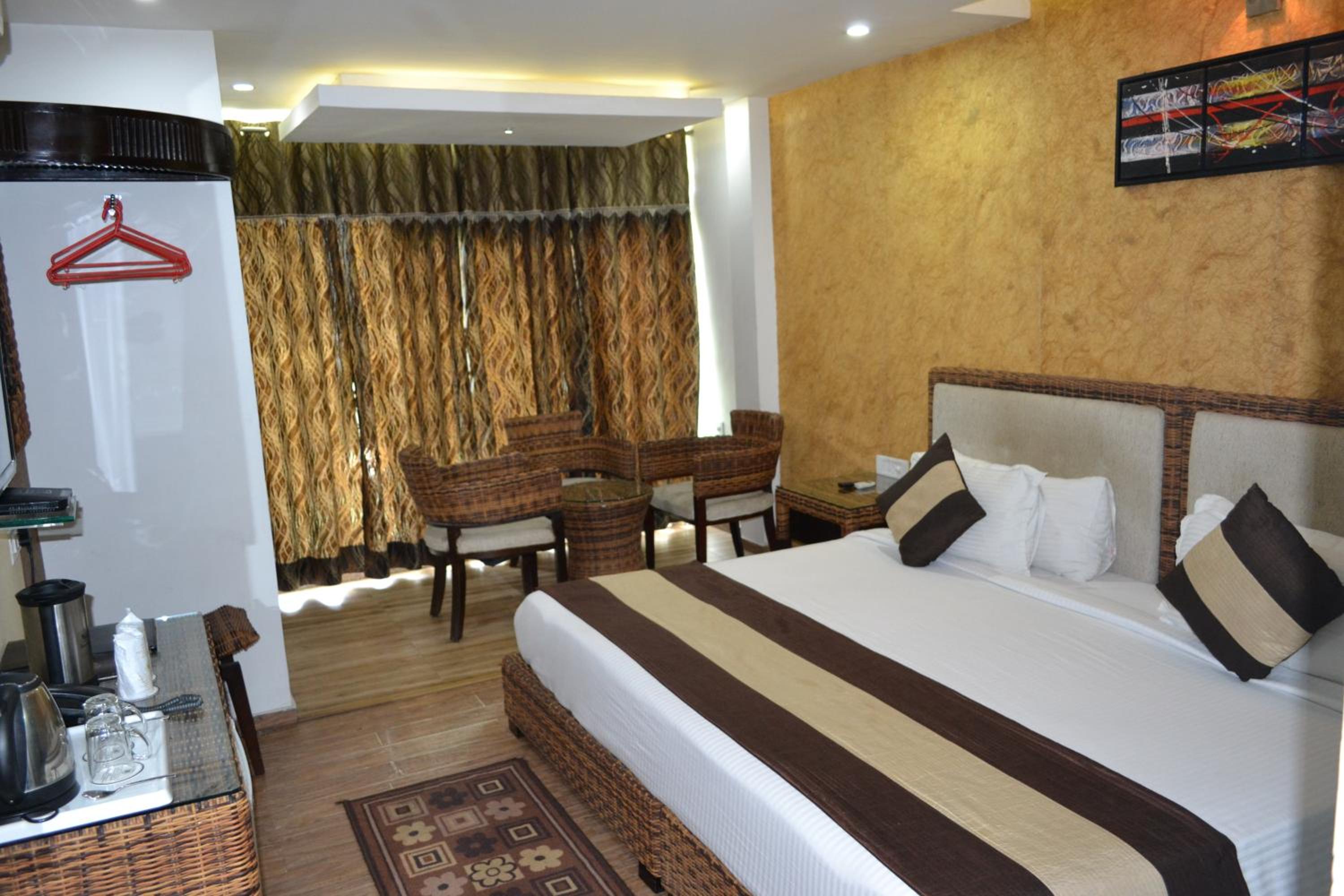 Deluxe Double Room with Balcony photo 2