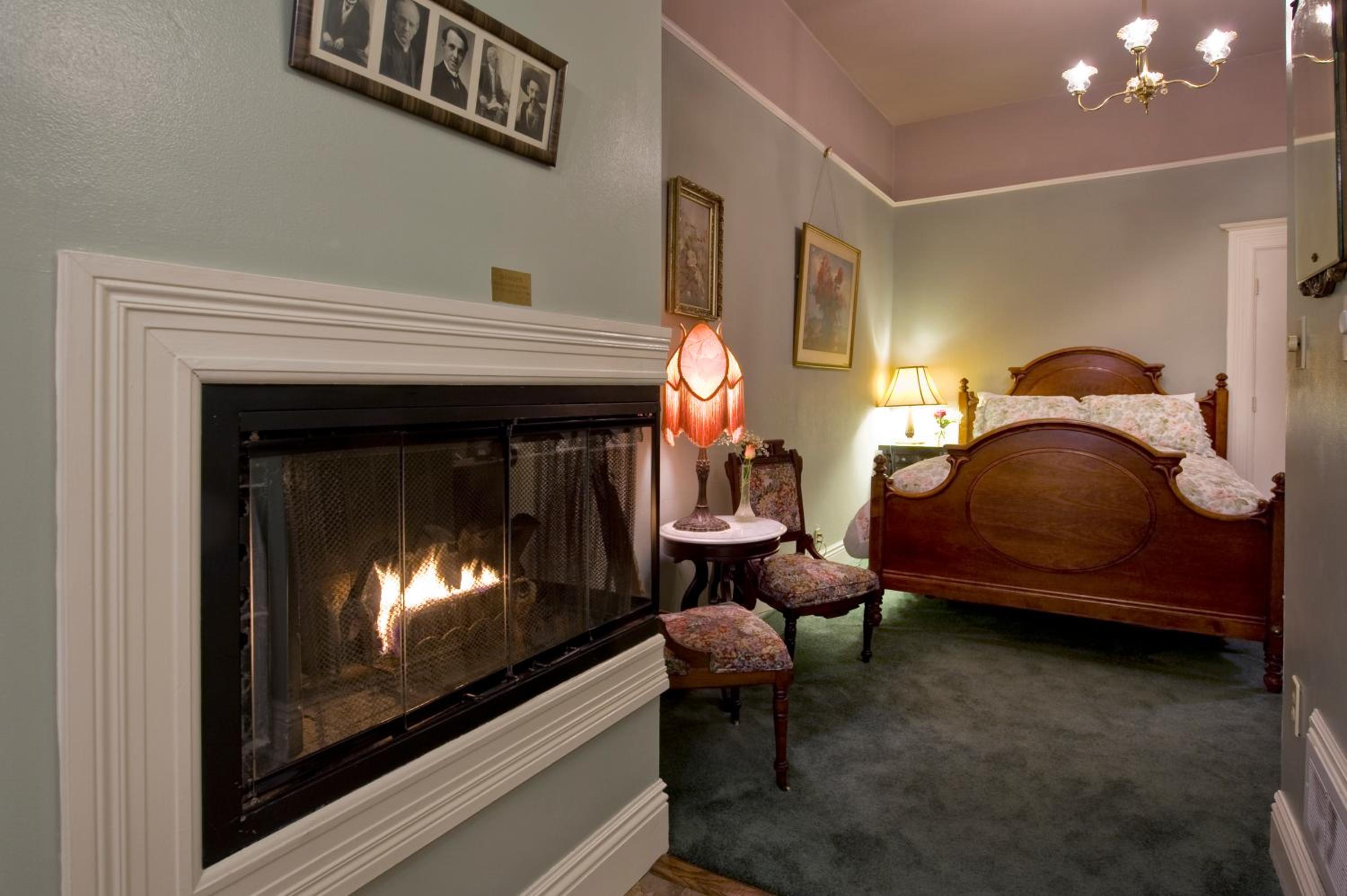 Queen Room with Spa Bath and Terrace