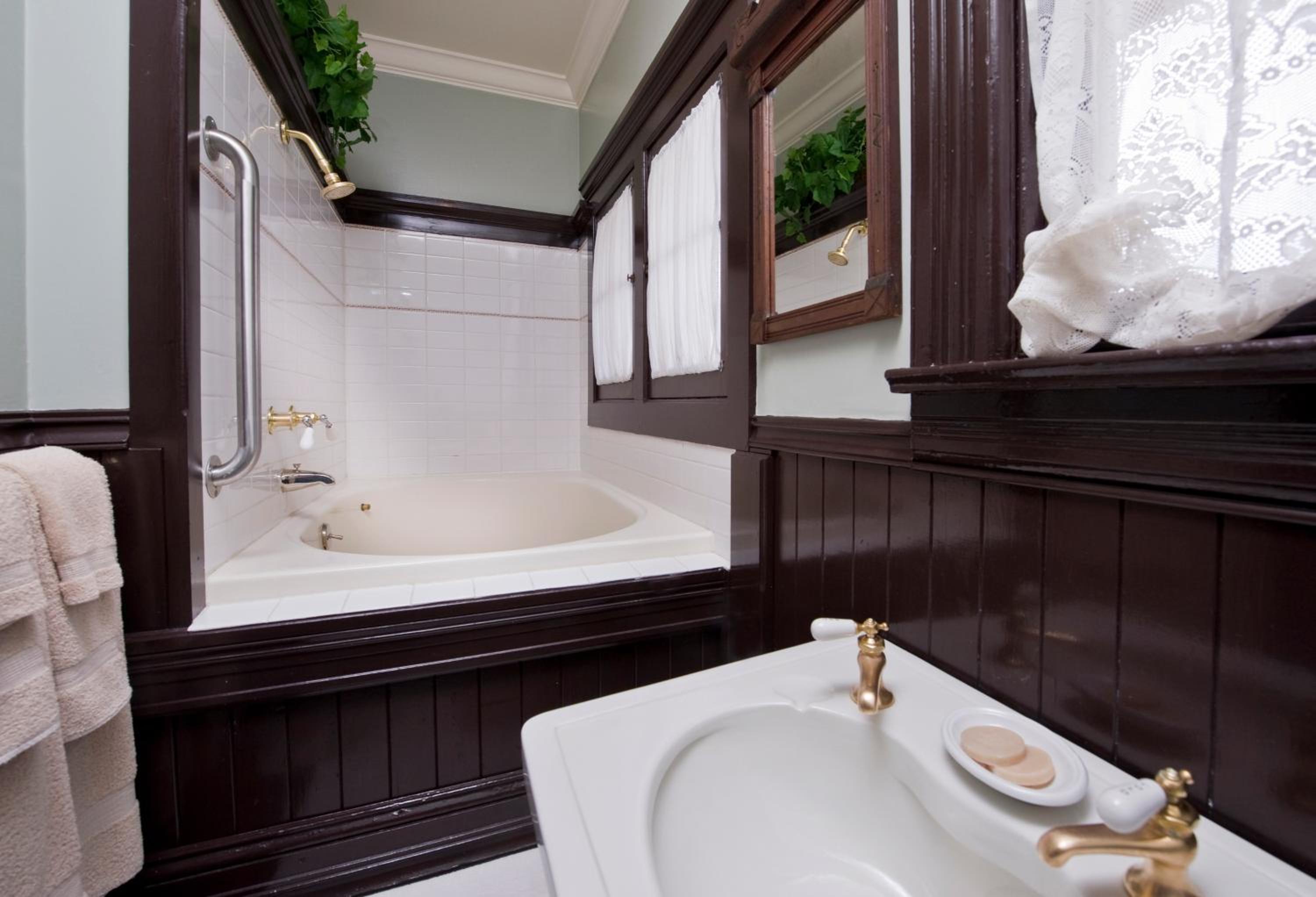 Queen Room with Spa Bath photo 3