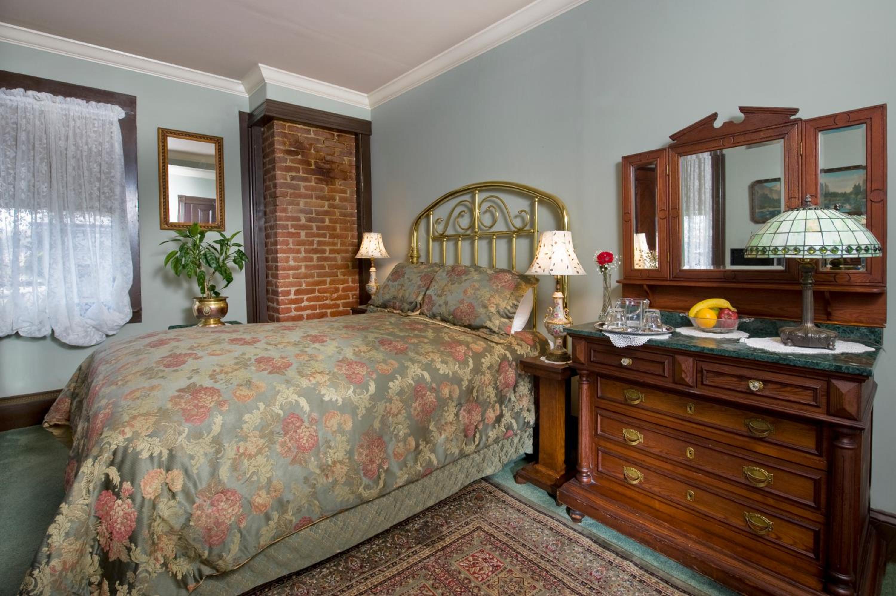 Queen Room with Spa Bath