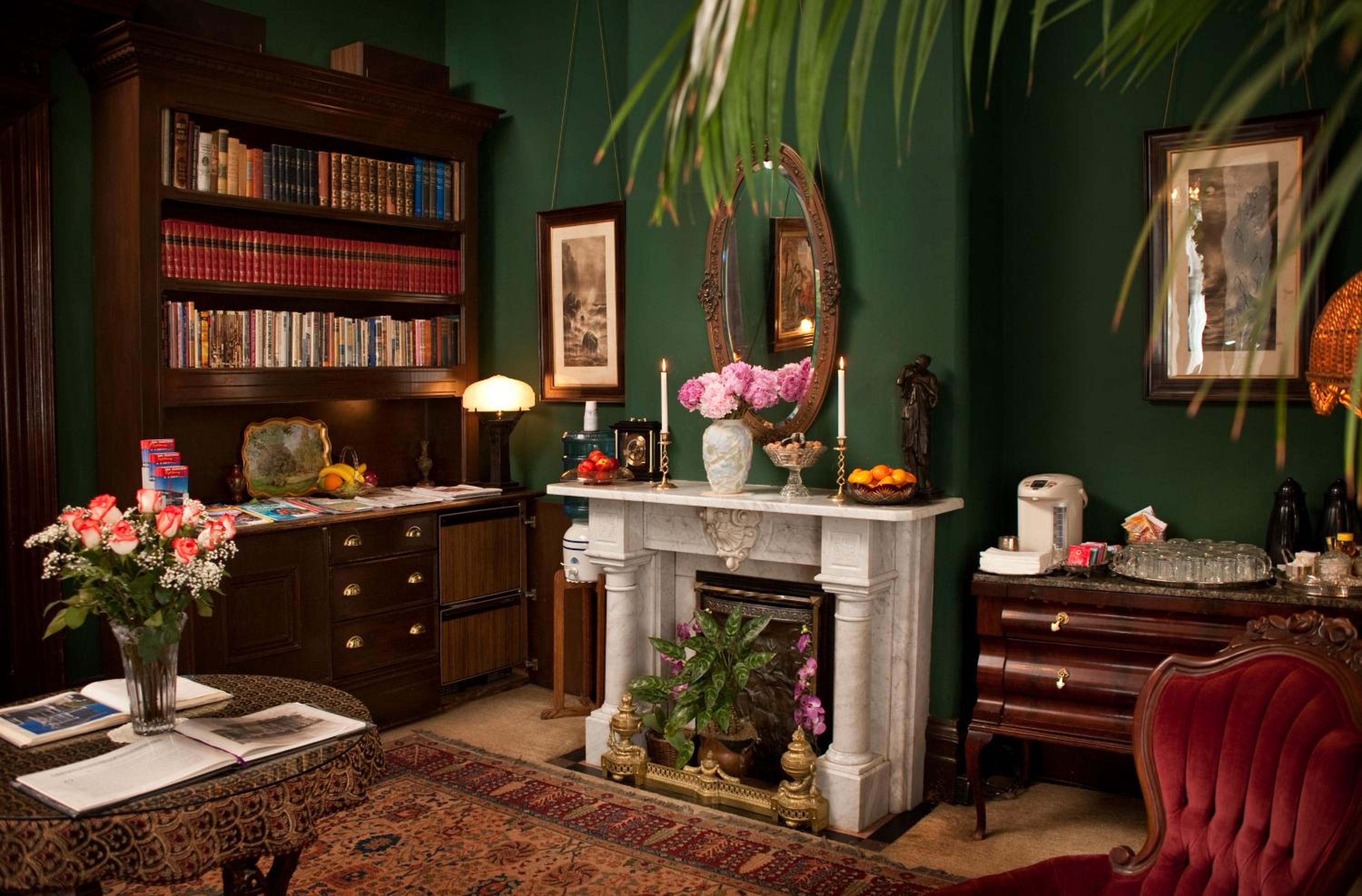 Superior Family Room photo 2