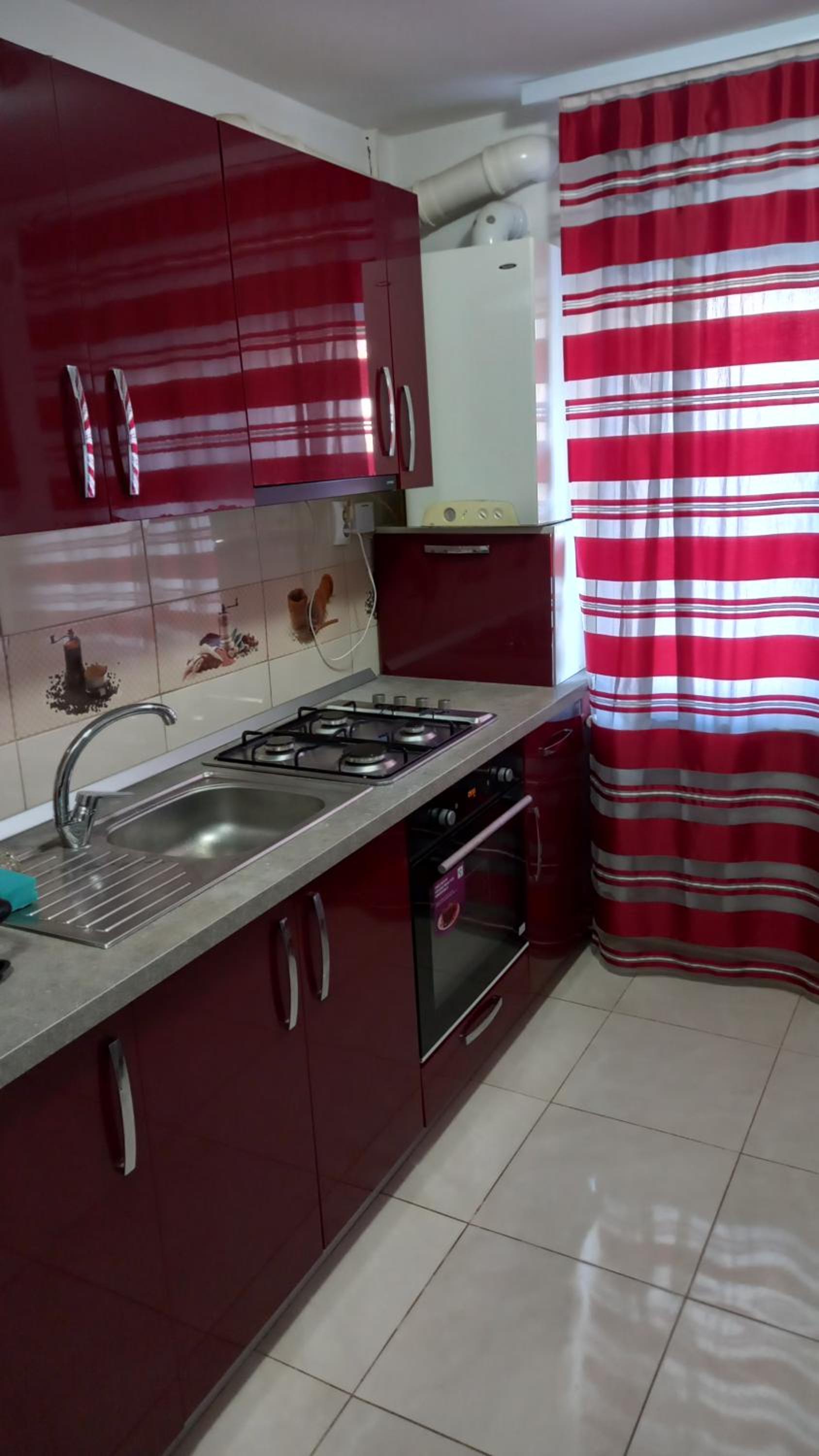 One-Bedroom Apartment - Photo 2