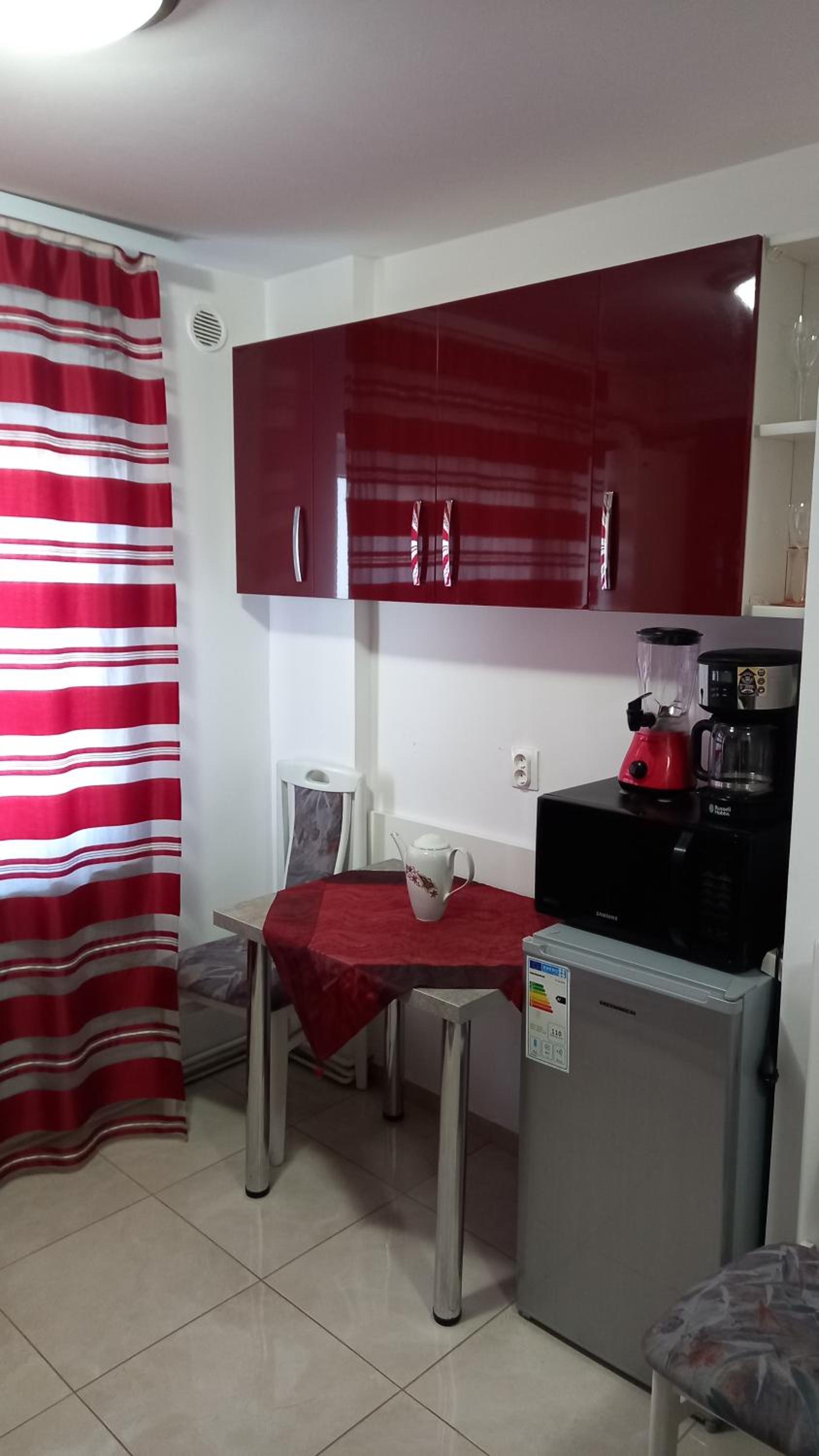 One-Bedroom Apartment - Photo 3