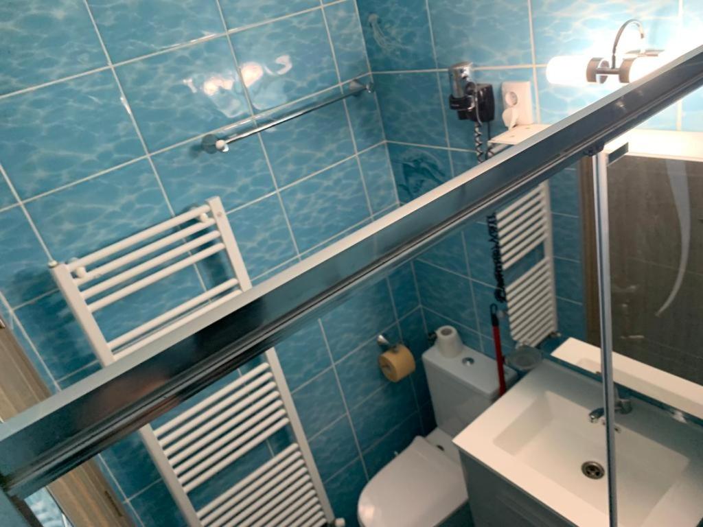 One-Bedroom Apartment - Photo 12