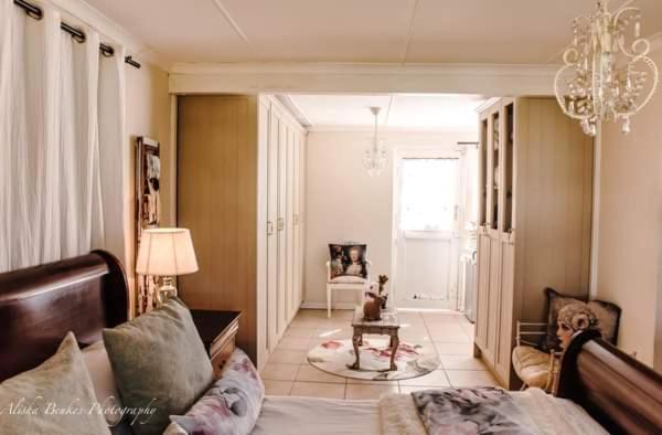 Four-Bedroom House - Photo 8