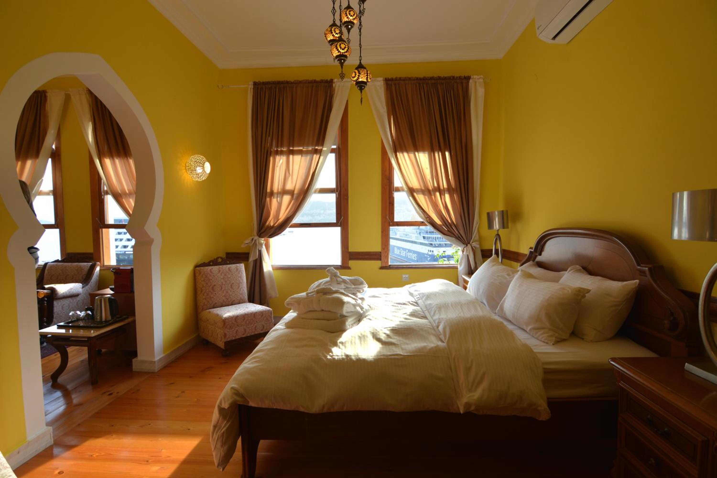 Apartment with Sea View - Photo 3