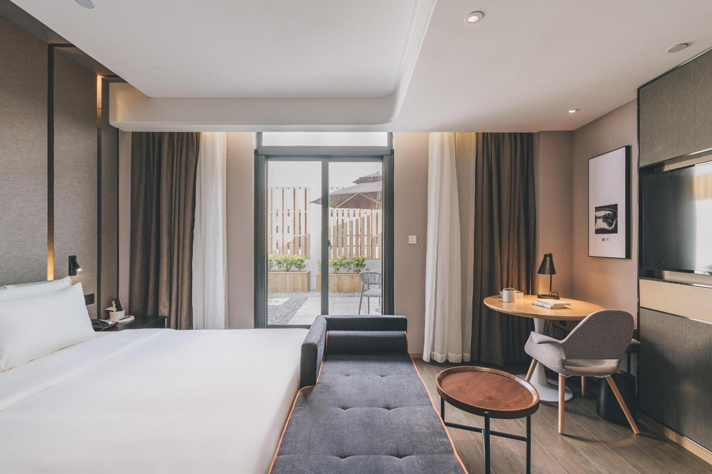 Superior Double Room with City View  - Photo 1