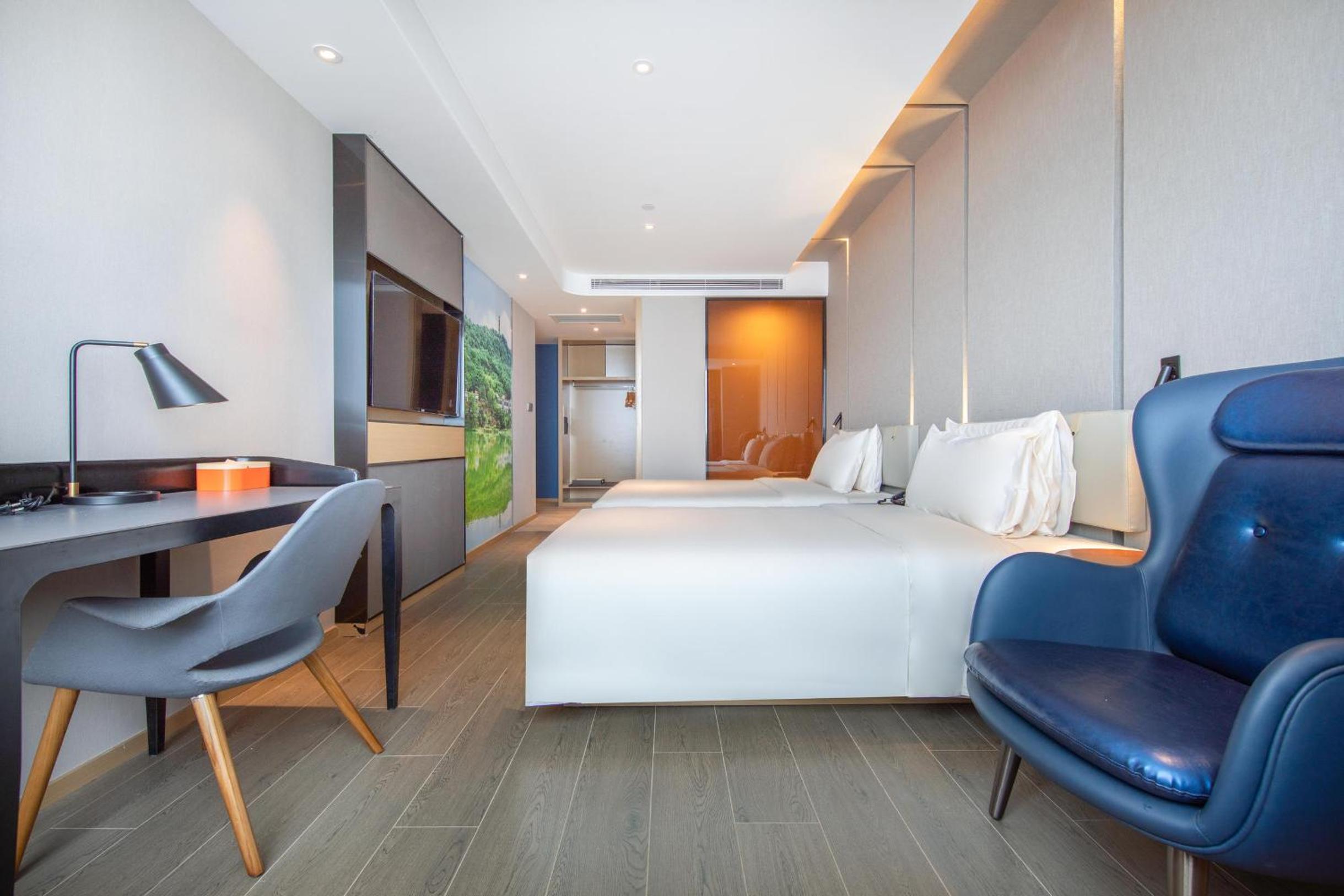 Deluxe Family Room