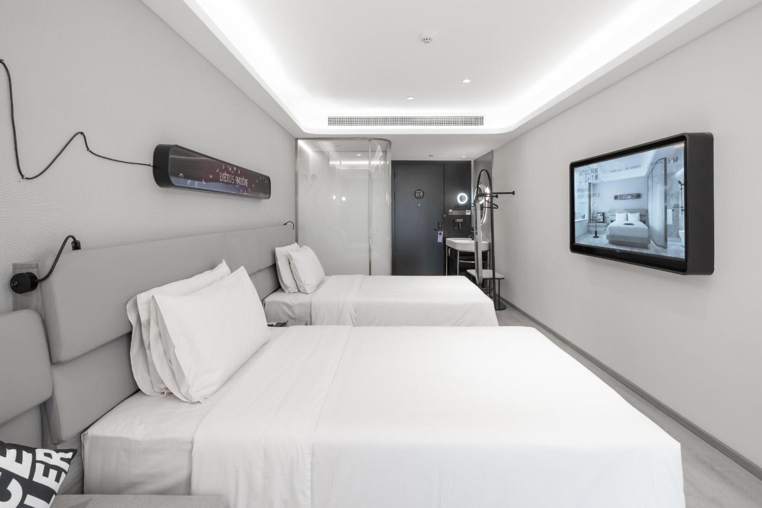 Light Twin Room - Photo 2