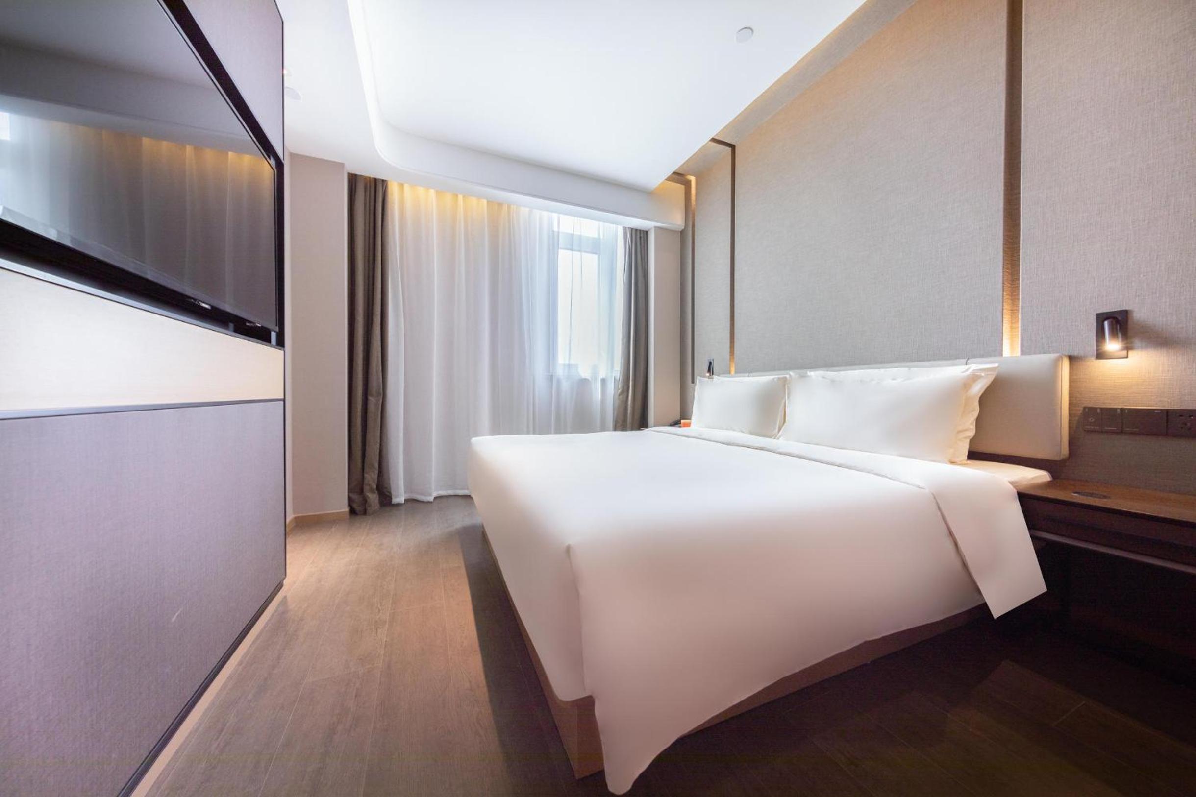 Deluxe Double Room with City View 