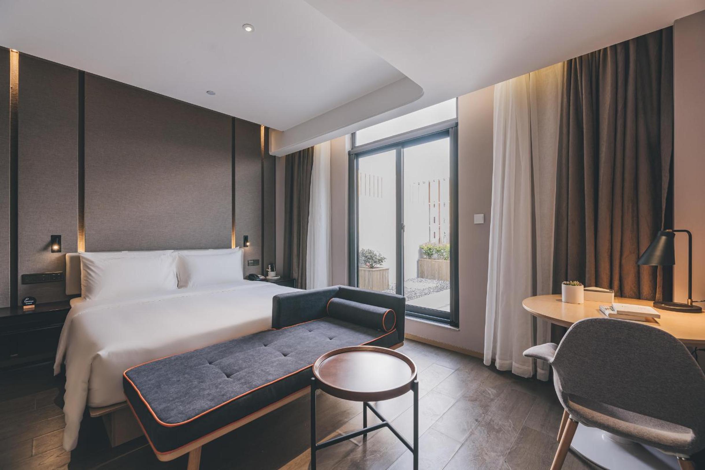 Superior Double Room with City View  - Photo 5