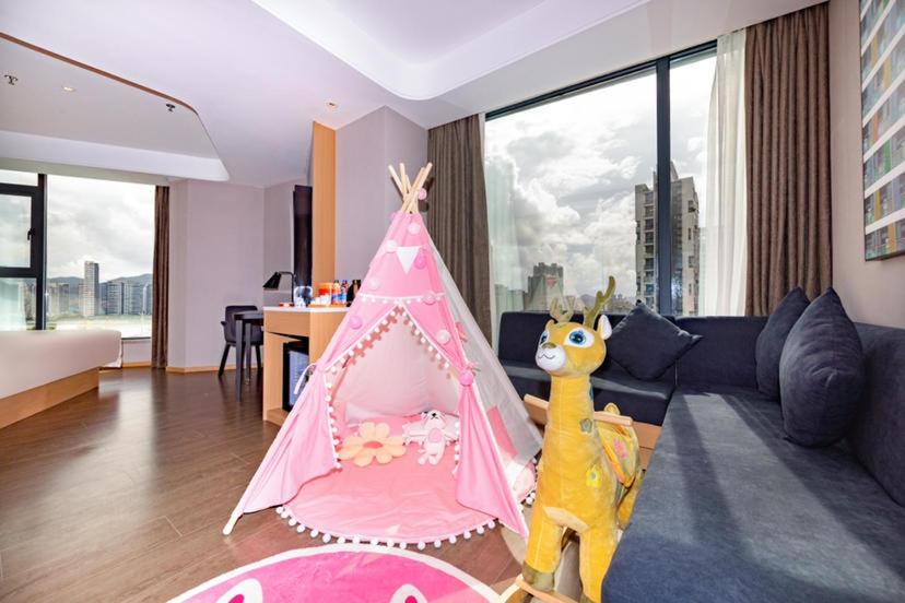 Premier Family Room photo 3