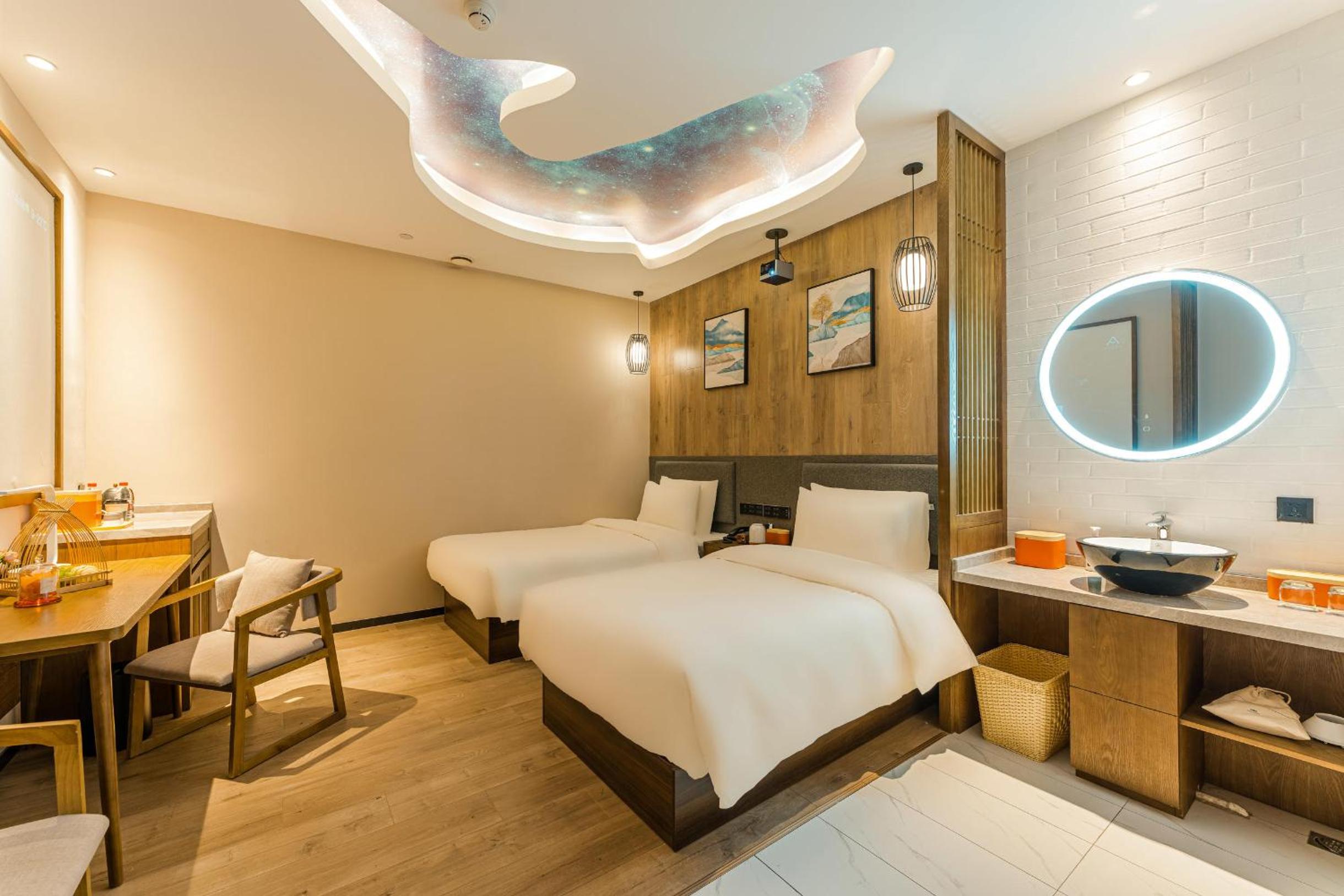 Standard Twin Room  - Photo 1