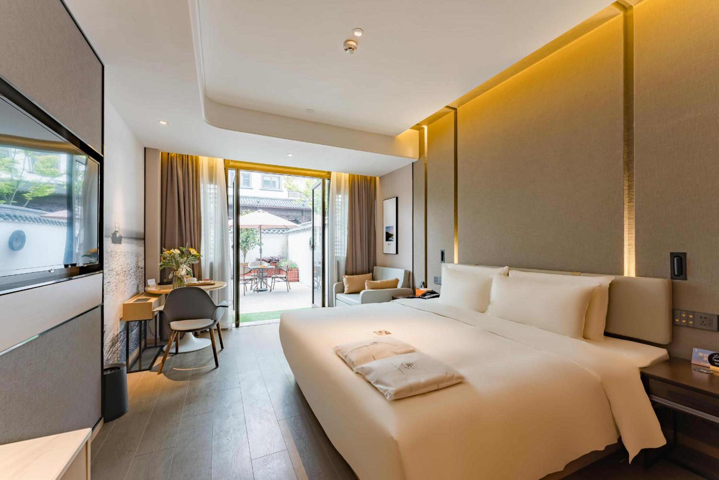 Deluxe Double Room with Garden View
