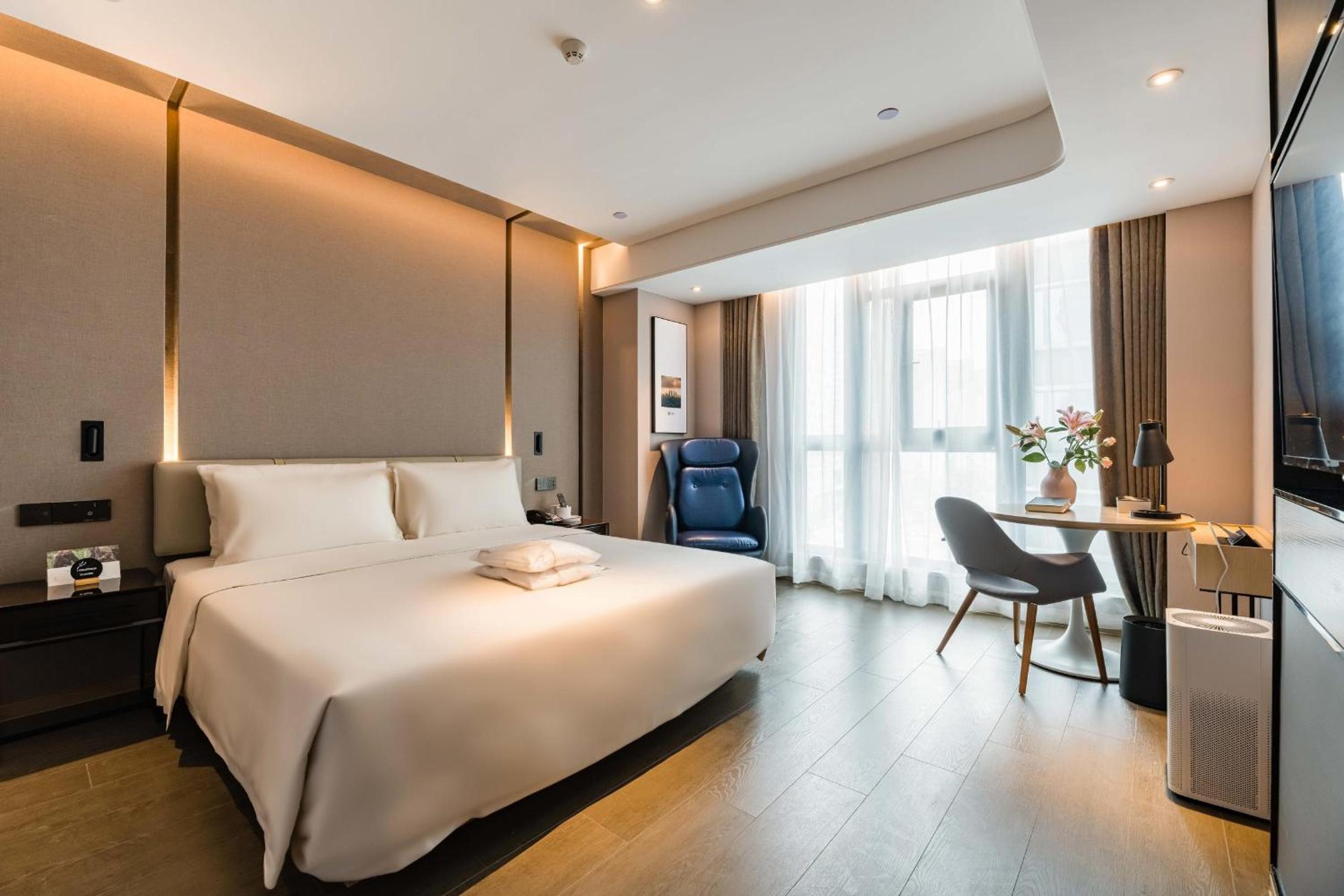 Deluxe Double Room with City View  - Photo 3
