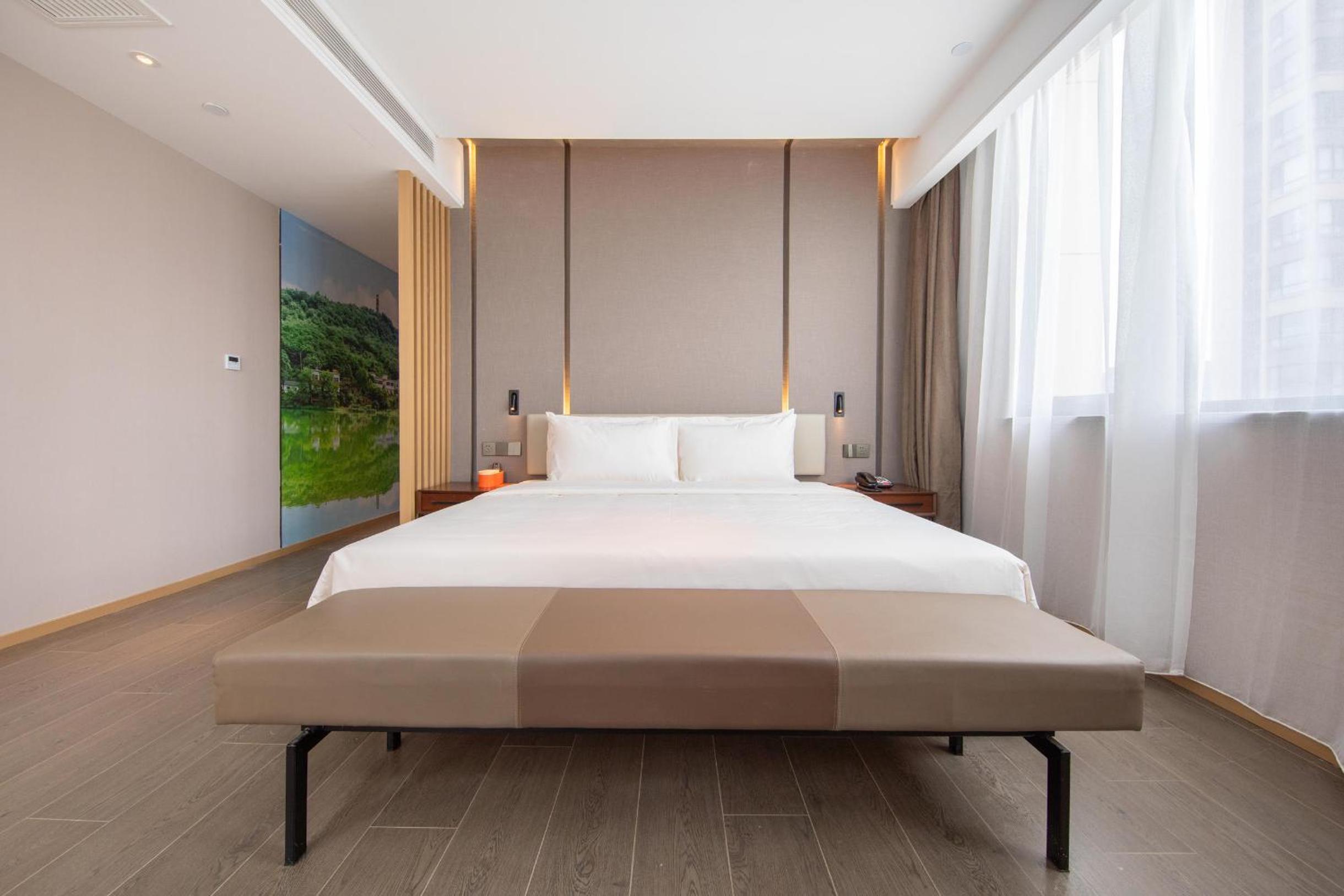 Deluxe Double Room With City View 