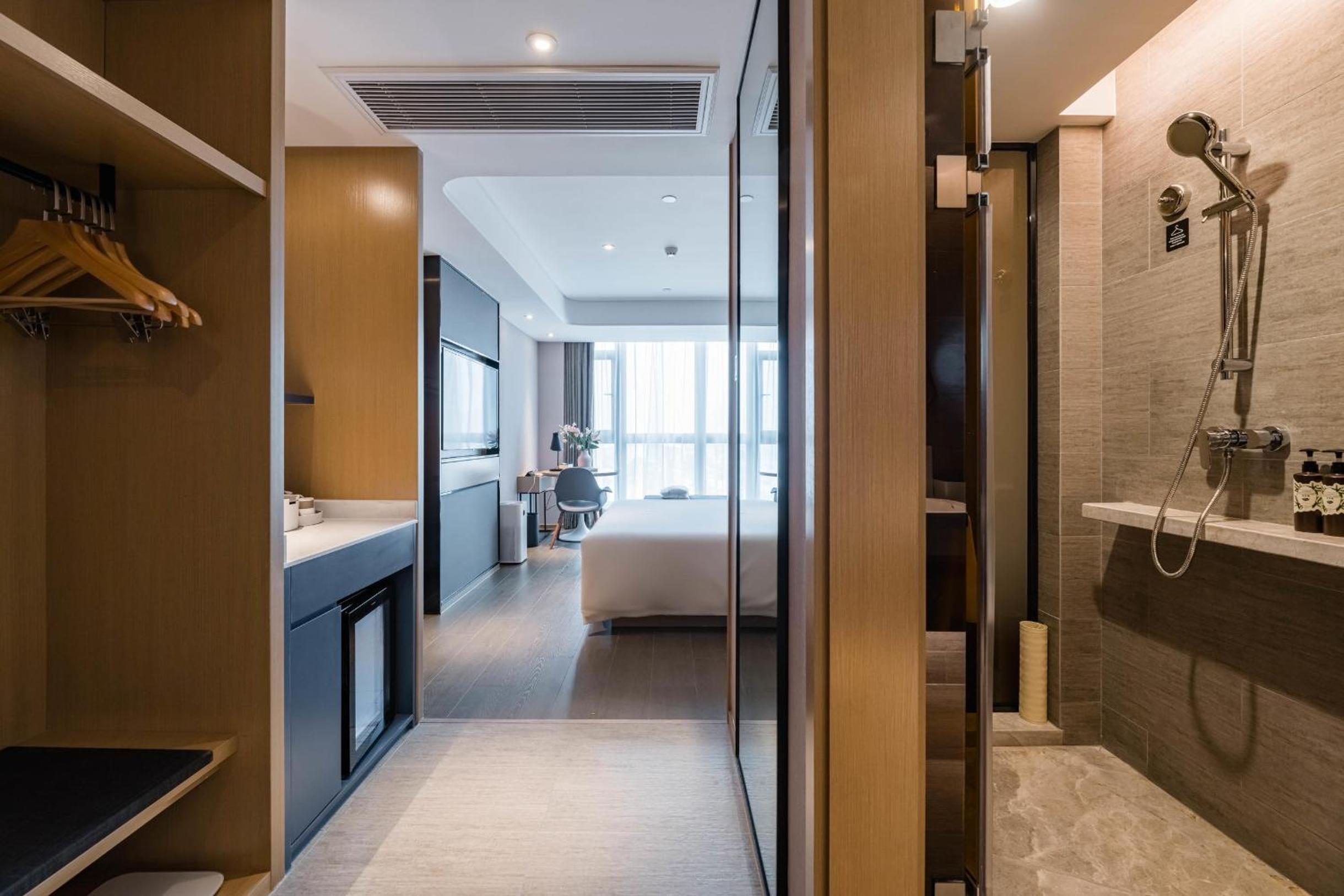 Deluxe Double Room with City View  - Photo 2