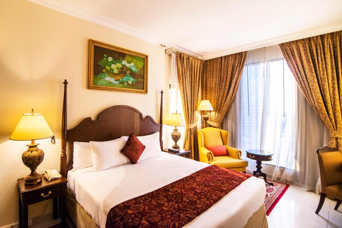 One-Bedroom Apartment with King Bed and Skyline View, Free Shuttle Beach Transfer, Next to Metro Station photo 2