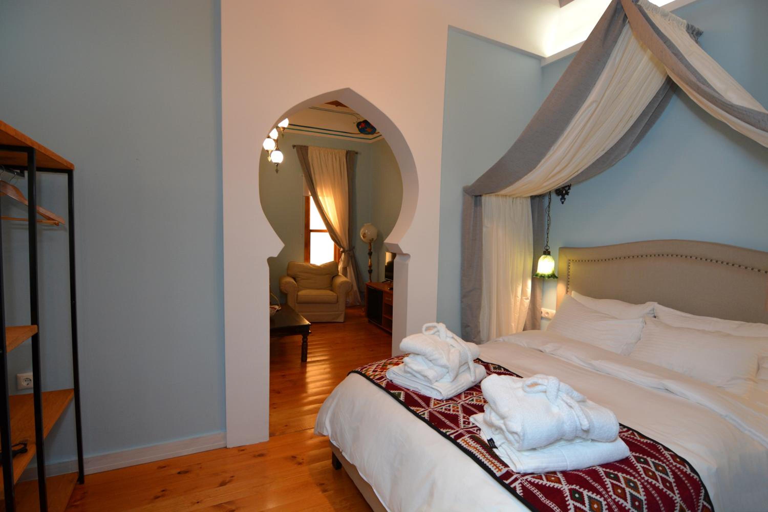 Apartment with Garden View - Photo 5