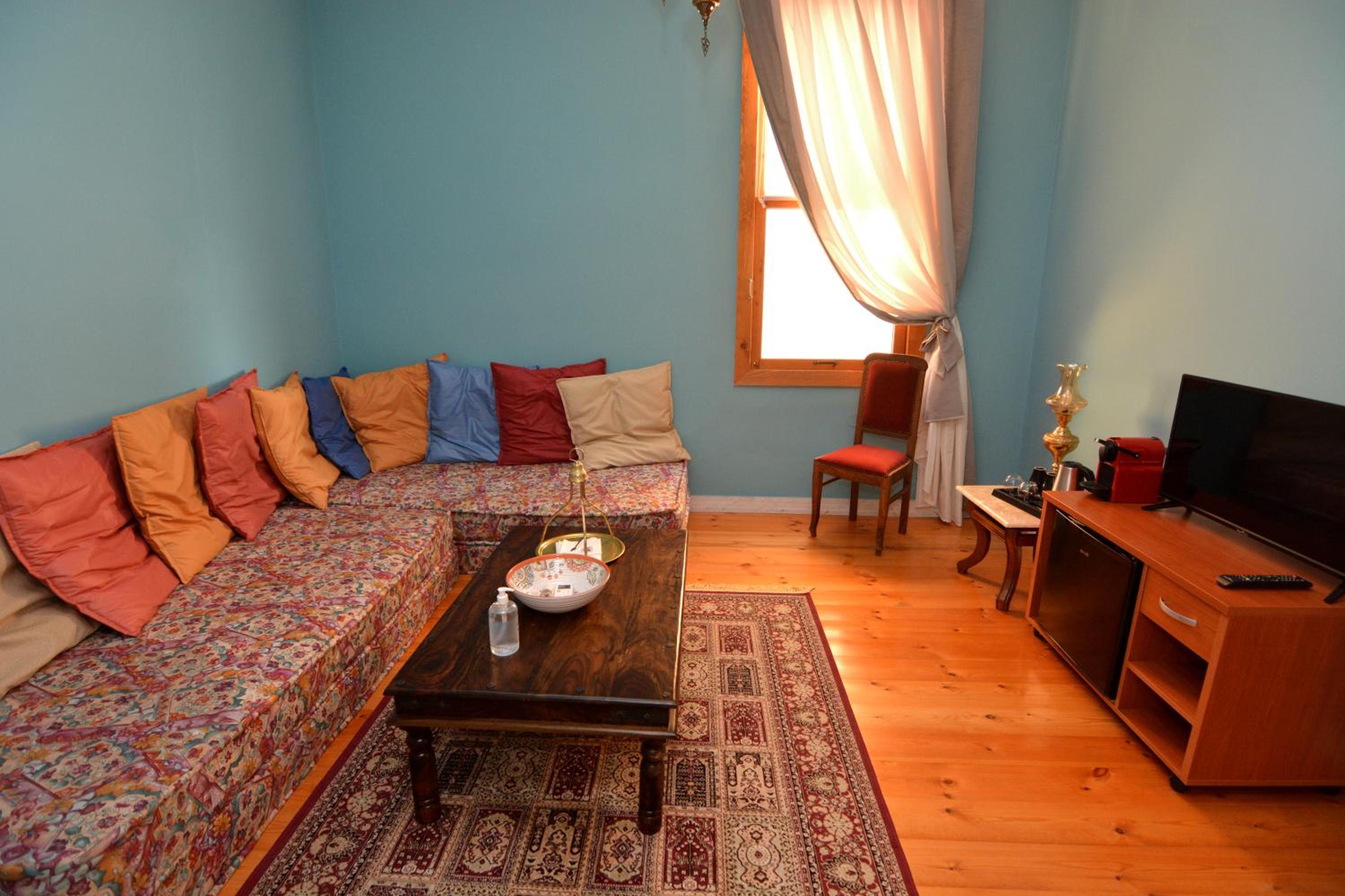 Apartment with Garden View - Photo 3