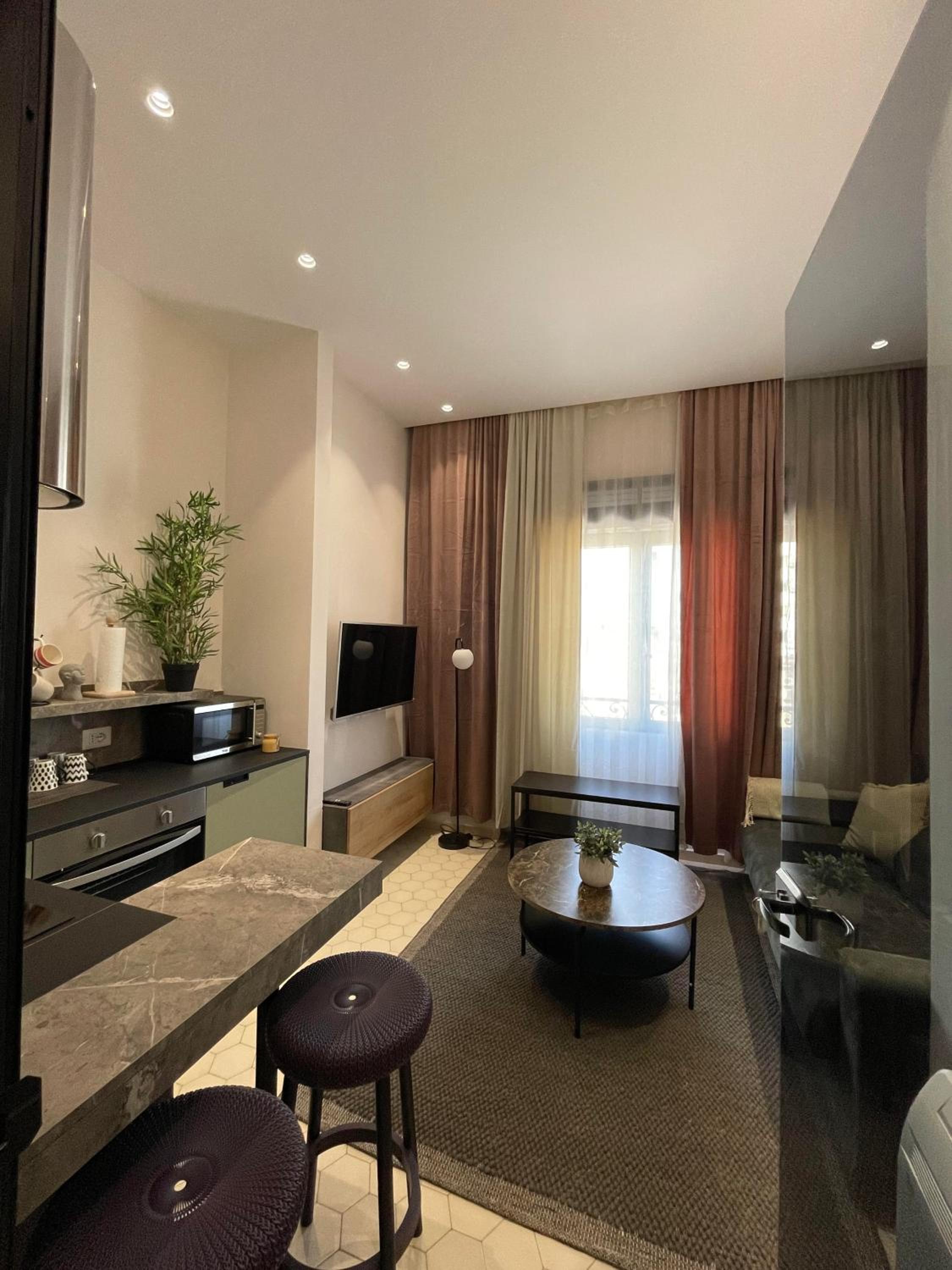 One-Bedroom Apartment