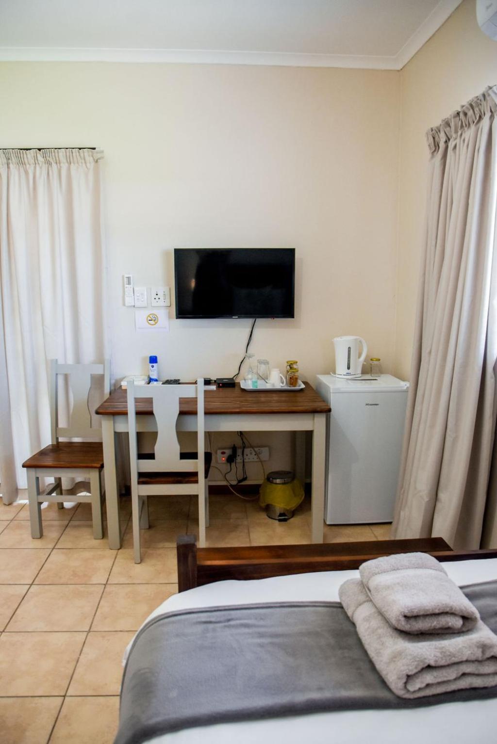 Twin Room - Photo 4