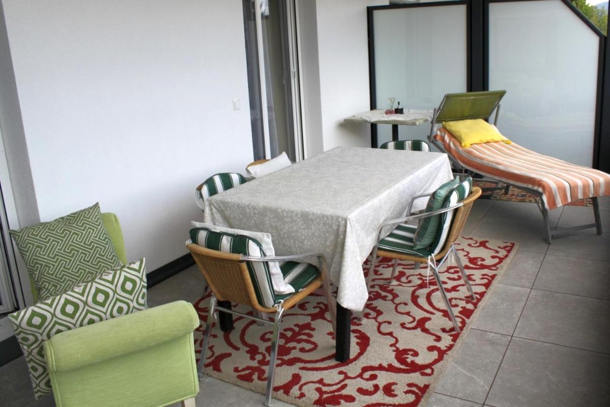Apartment with Balcony photo 3