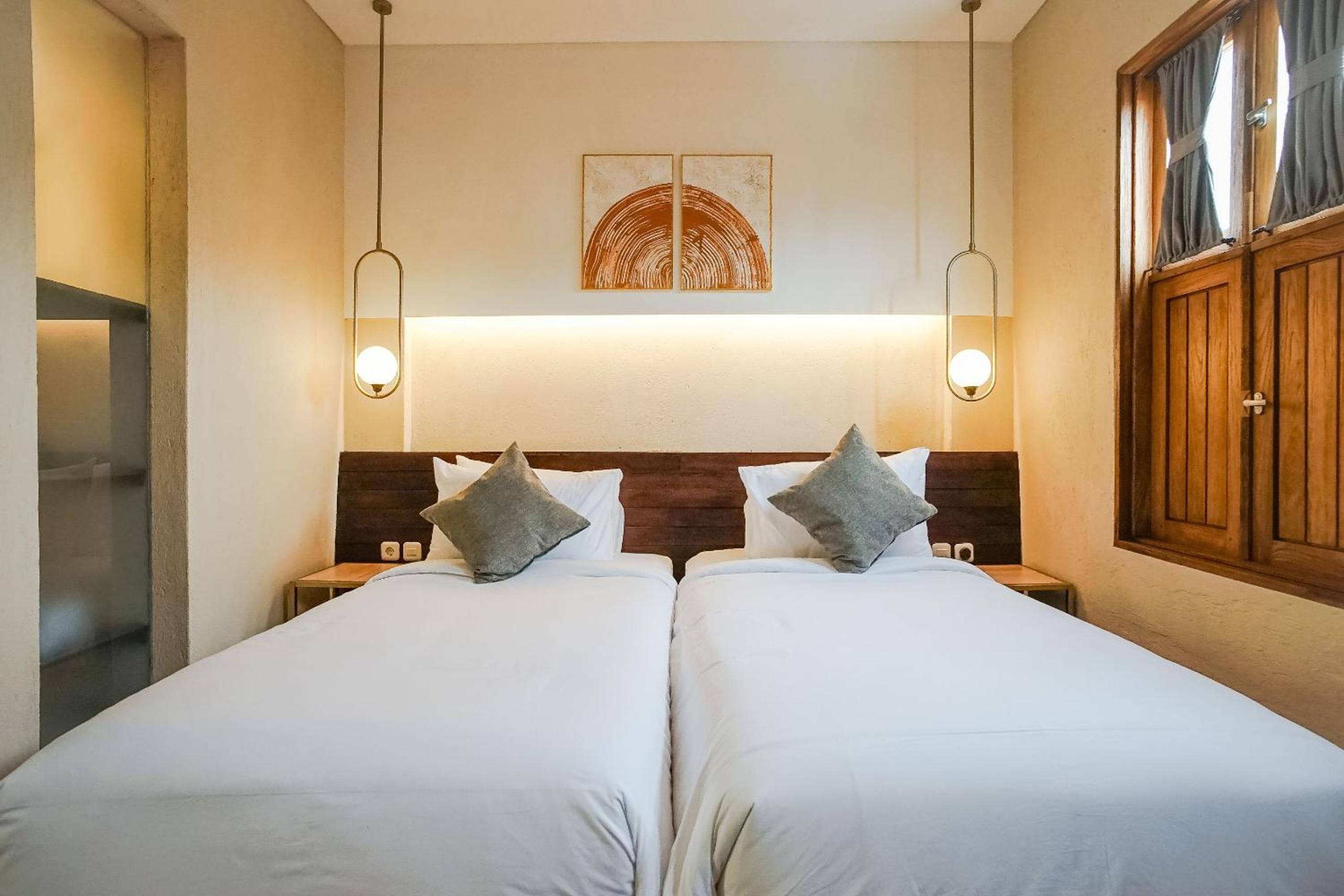 Standard Twin Room - Photo 7