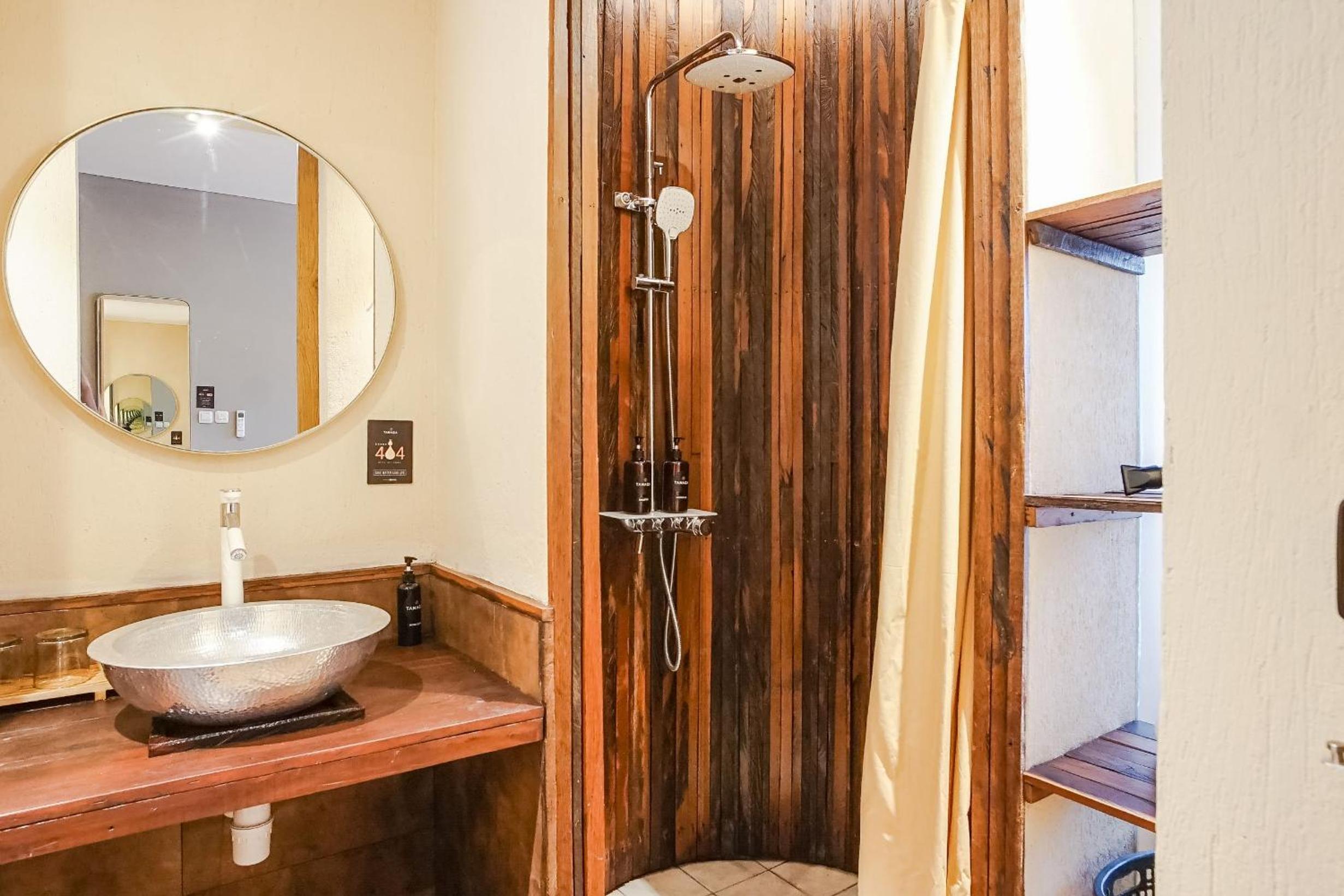 Standard Twin Room - Photo 8