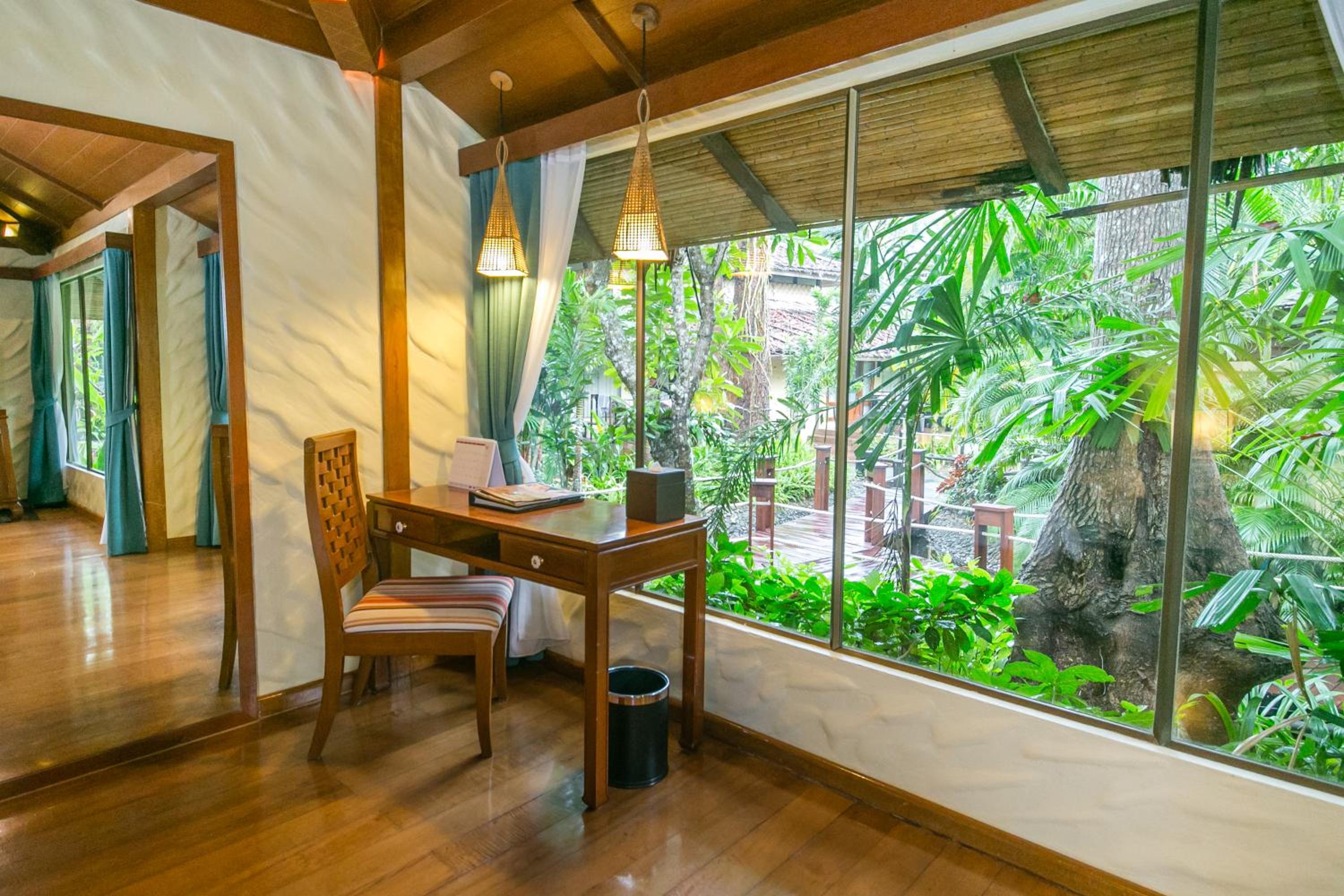 Premium Deluxe Cabana - Photo 7