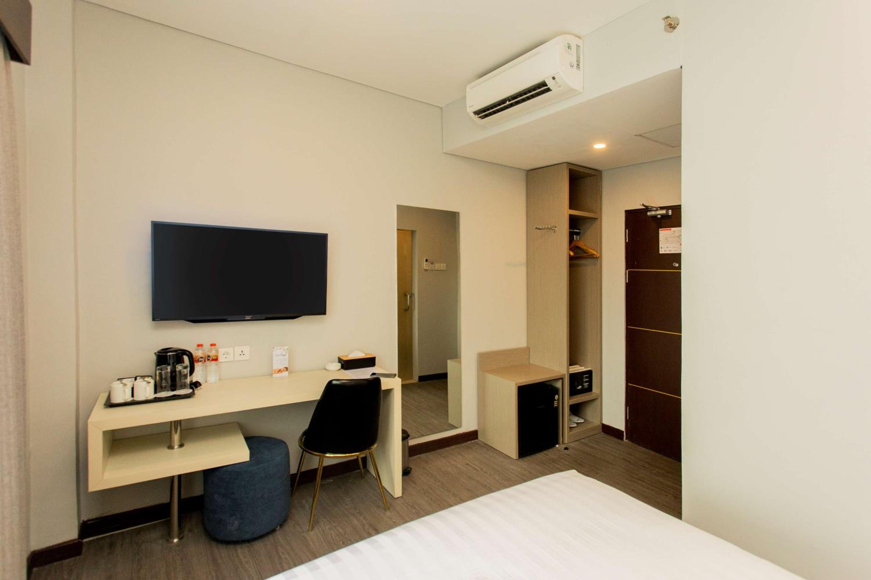 Deluxe Double Room - Non-Smoking - Photo 7