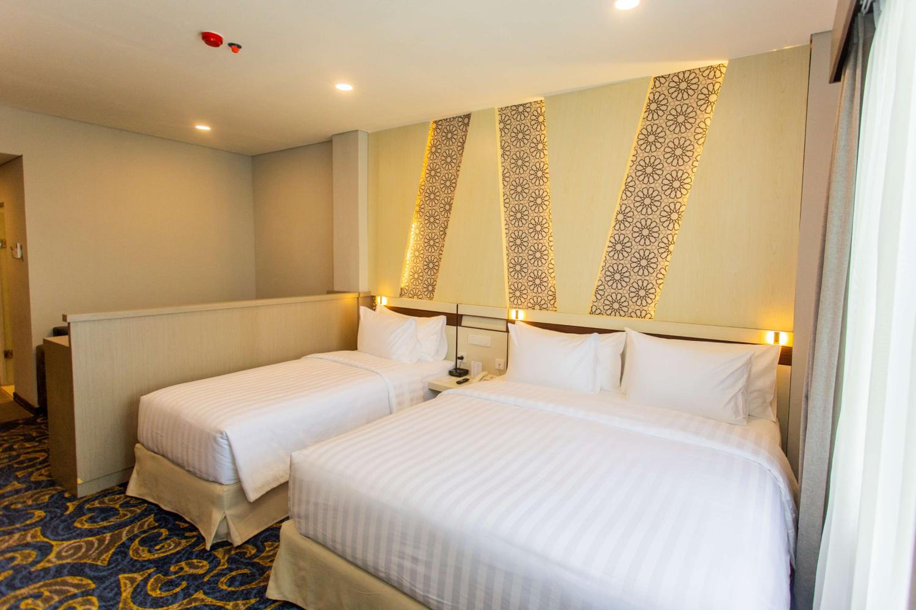Executive Suite - Photo 1