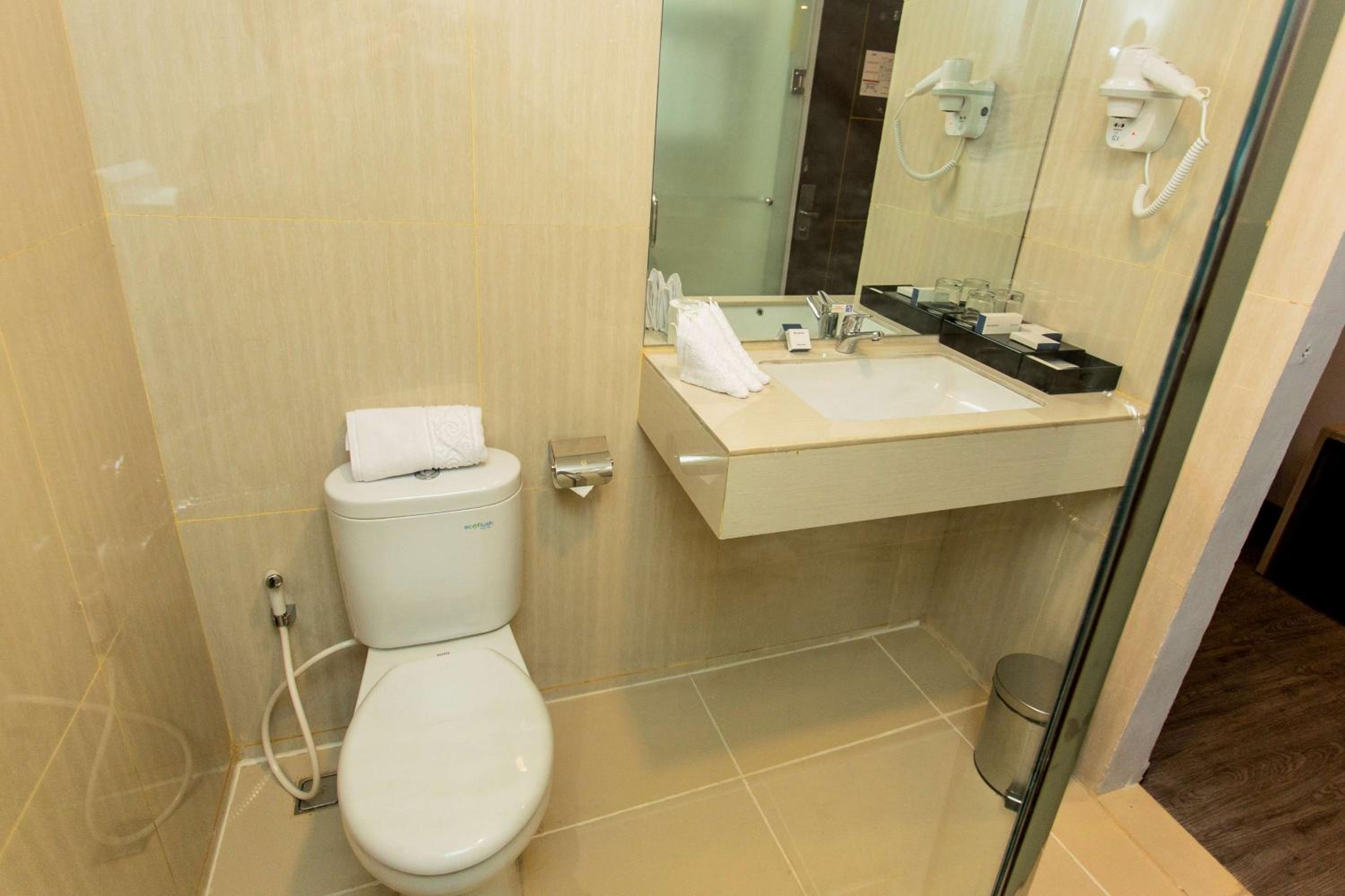 Family Suite - Non-Smoking - Photo 4