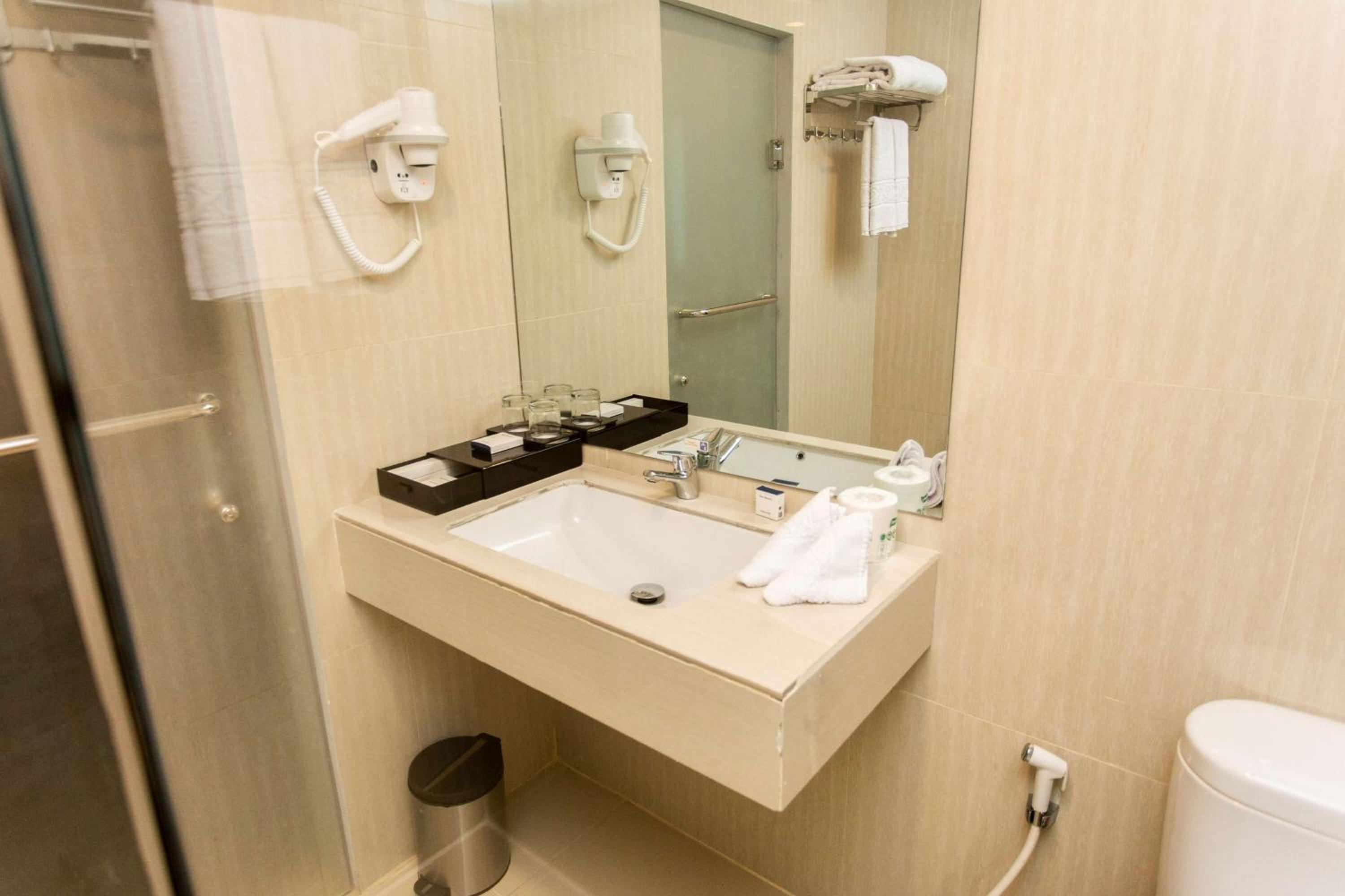 Deluxe Double Room - Non-Smoking - Photo 9