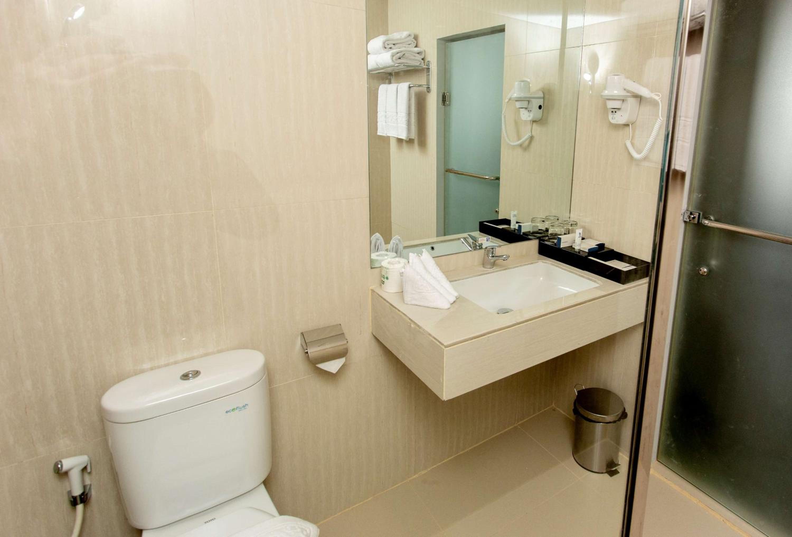 Executive Suite - Photo 8