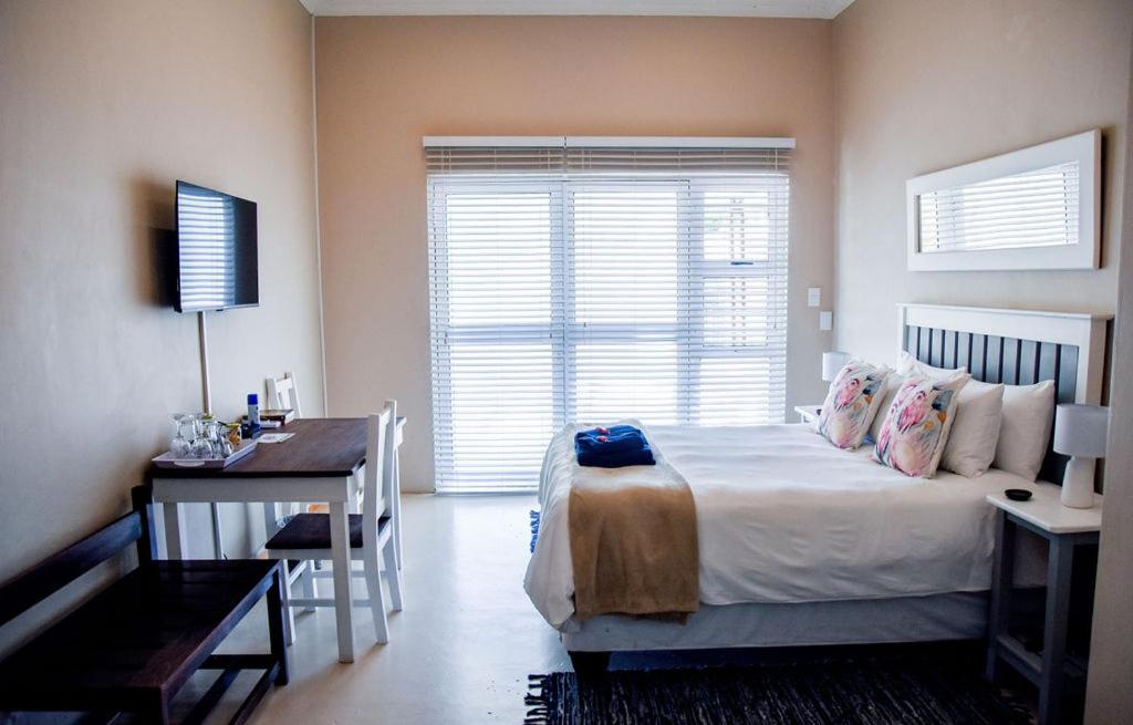 Family Room - Photo 5