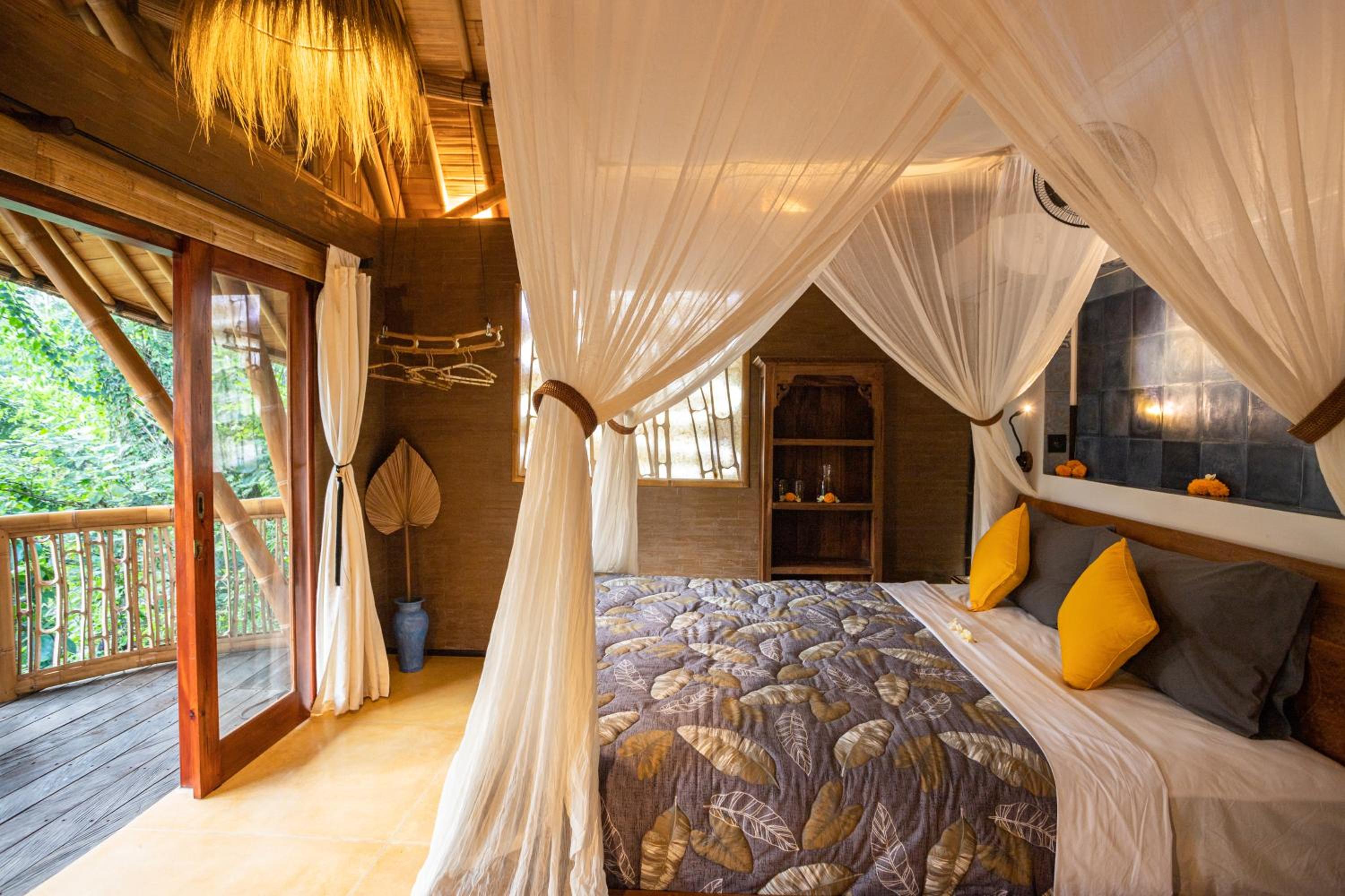 Queen Room with Pool View