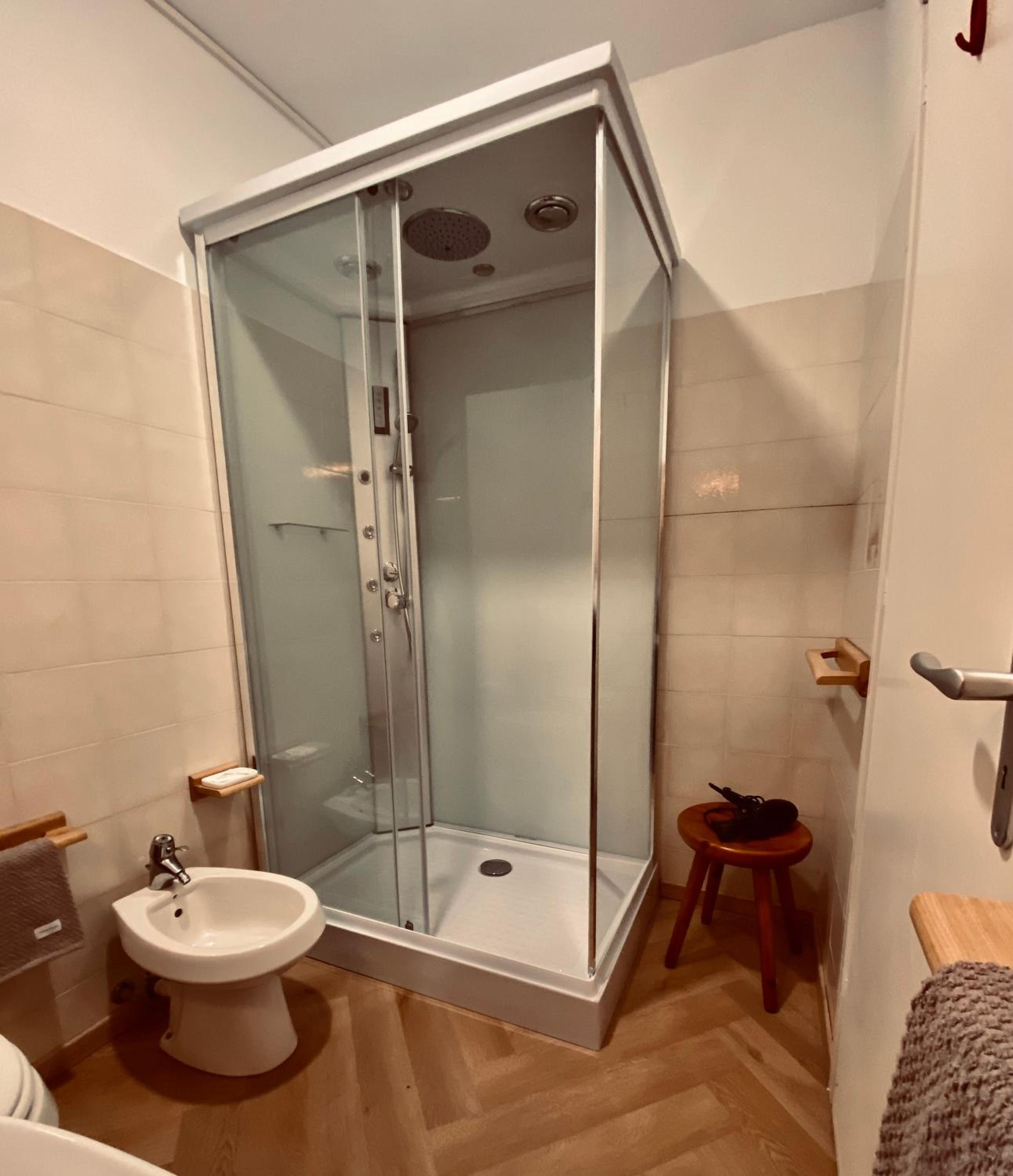 Deluxe Double Room with Balcony - Photo 3