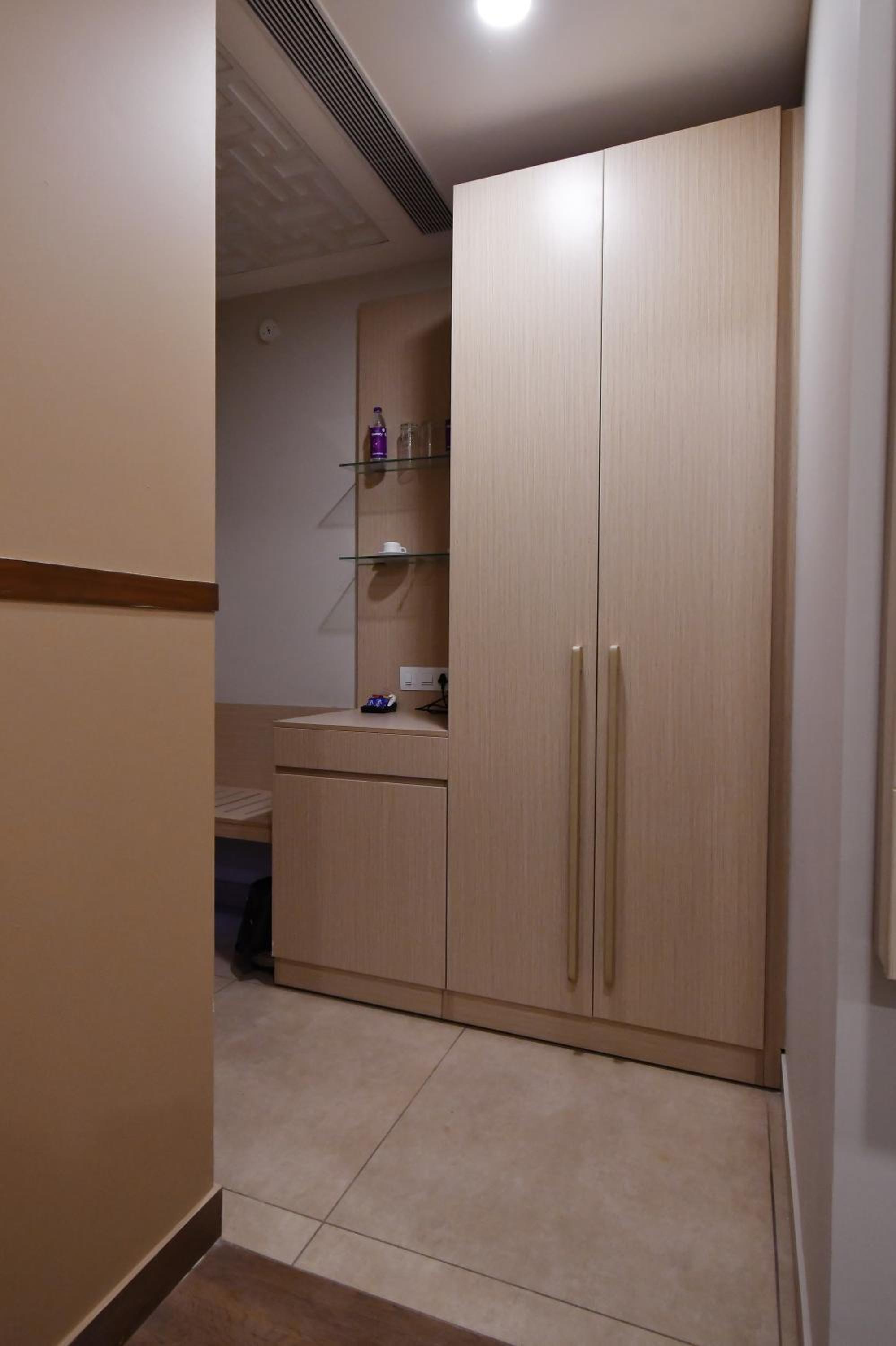 Large Twin Room - Photo 10