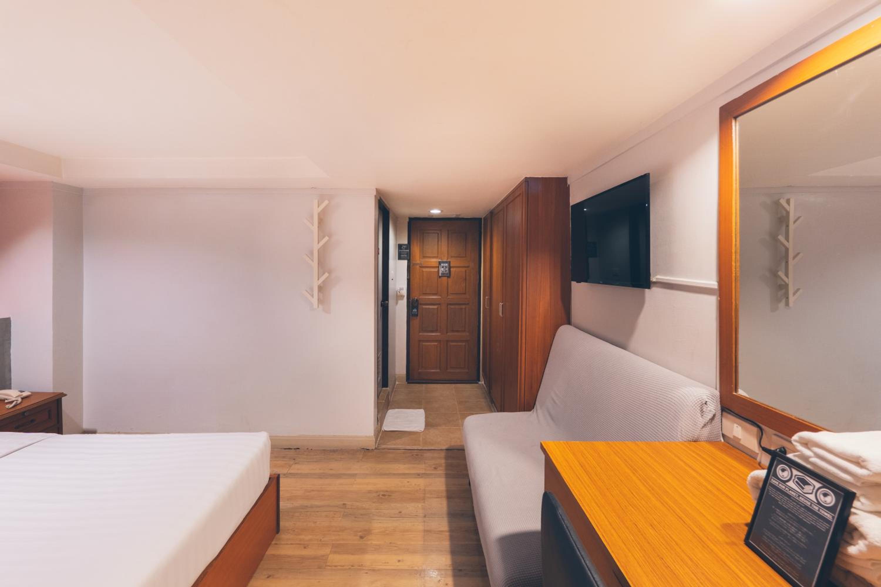 Budget Double Room photo 3
