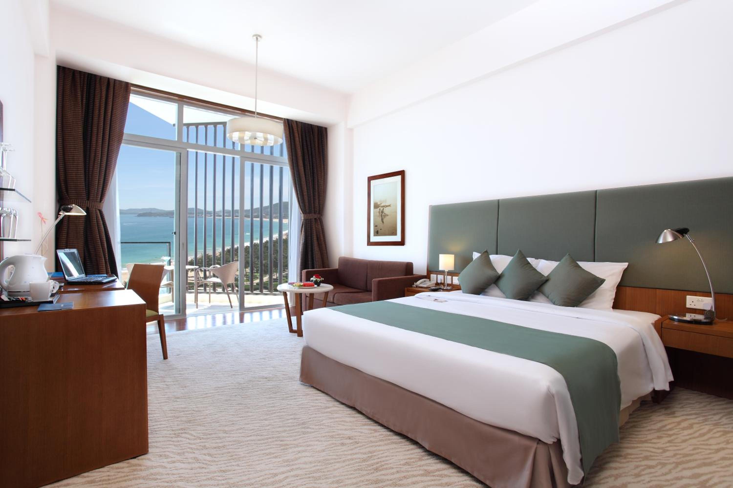 Standard King Room - Photo 11