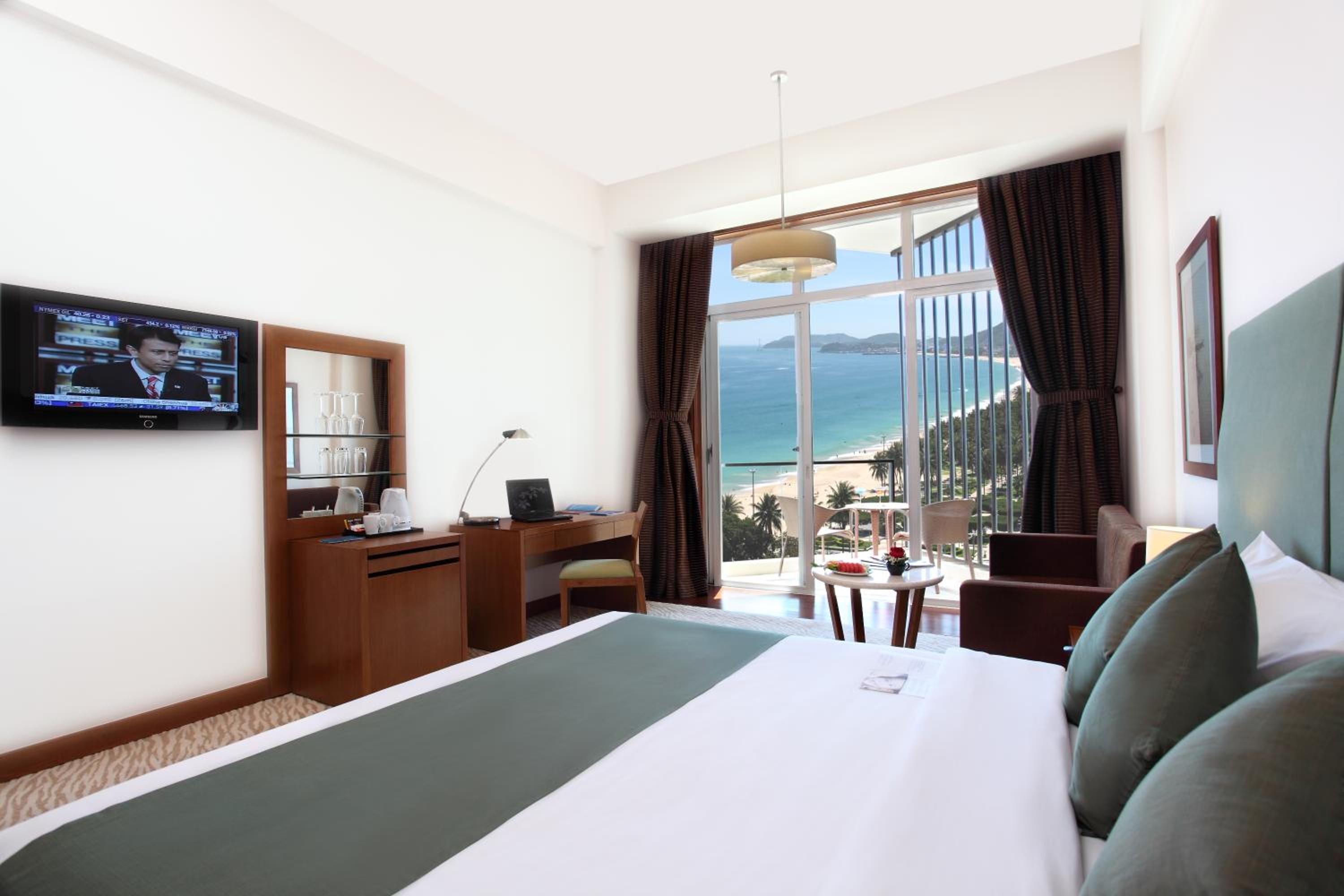 Standard King Room - Photo 10