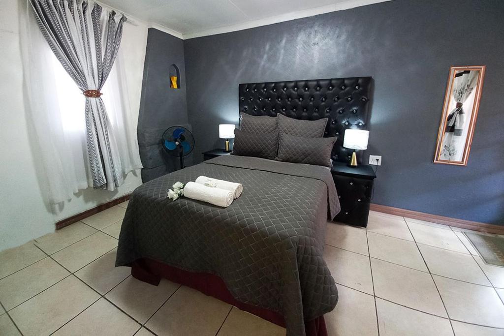 Double Room with Private Bathroom - Photo 5