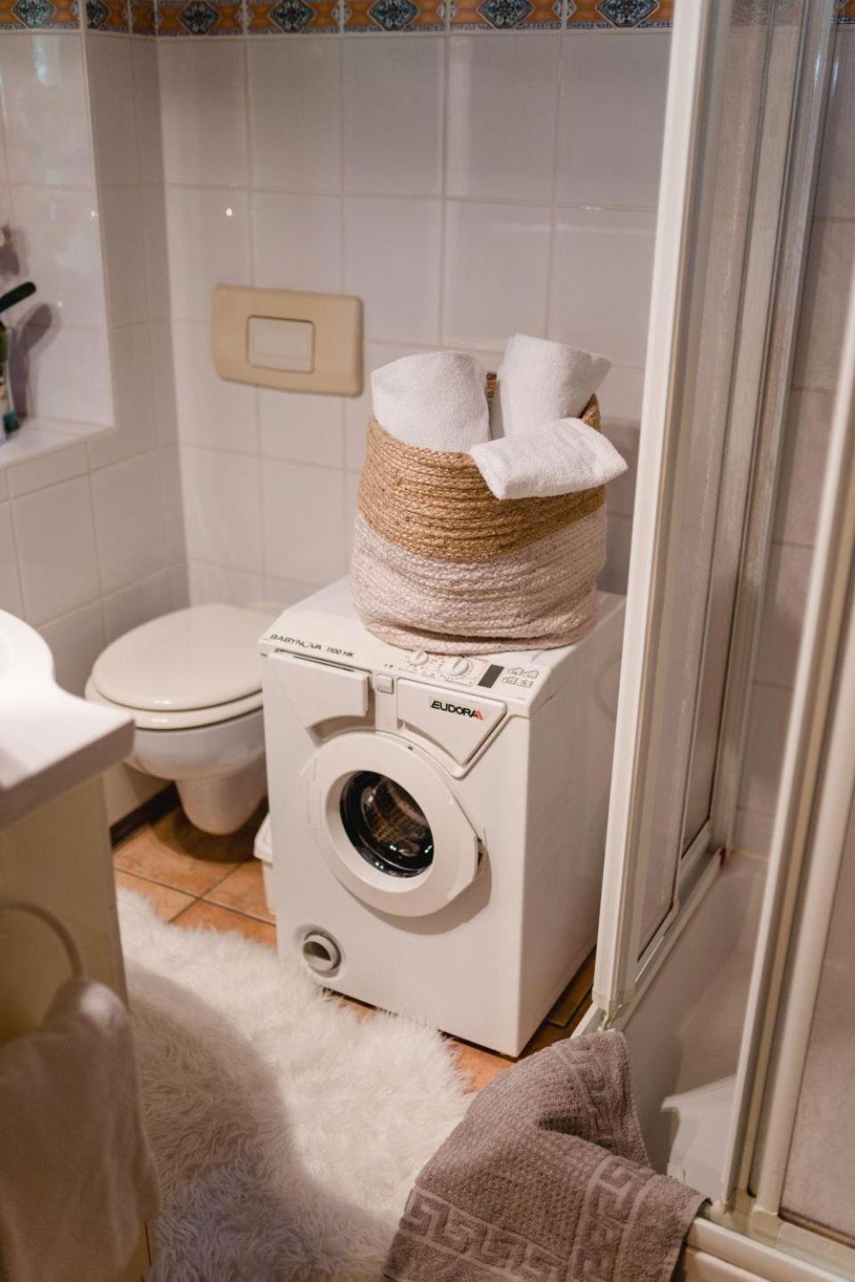 One-Bedroom Apartment with Shower photo 3